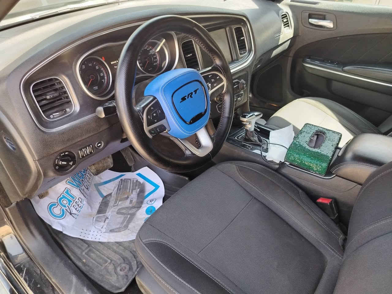 جارجر ٢٠١٥ خليجي السياره مكفولة رقم شمالي.. السعر 175$ مكان السياره بغداد غير متواجد على الفيس.. رقم الهاتف ***********
