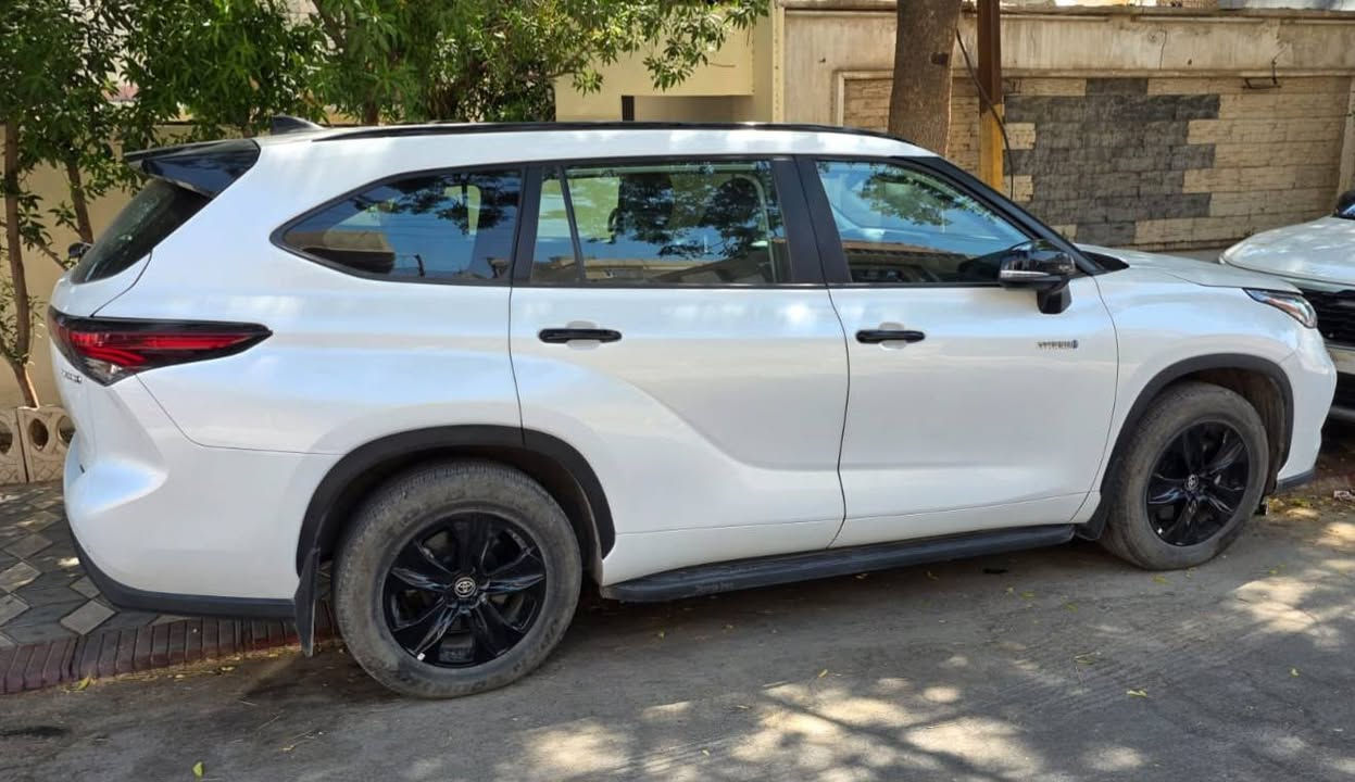🚗 للبيع 

تويوتا SAS هايبرد – 7 راكب

🔹 الموديل: تويوتا SAS
🔹 اللون: أبيض 
🔹 عدد المقاعد: 7 راكب
🔹 المحرك: 2.5 
🔹 النوع: هايبرد
🔹 العداد: 24,000 كم
🔹 كاميرا خلفية 📷
🔹 رقم بغداد

✨ السيارة نظيفة وحالتها جيدة جدا

🔧 بيها تكحيل بسيط، وكانت بيها ضربة بسيطة بالدعامية وتم تبديل الدعامية بـ دعامية أصلية.

📍 الموقع: بغداد

📩 للجادين الاستفسار بالاتصال او مراسلة واتساب على الرقم  (***********)

ملاحظة : تم اخفاء رقم السيارة في الصور 
تكدر تتفضل تشوفها للسيارة
