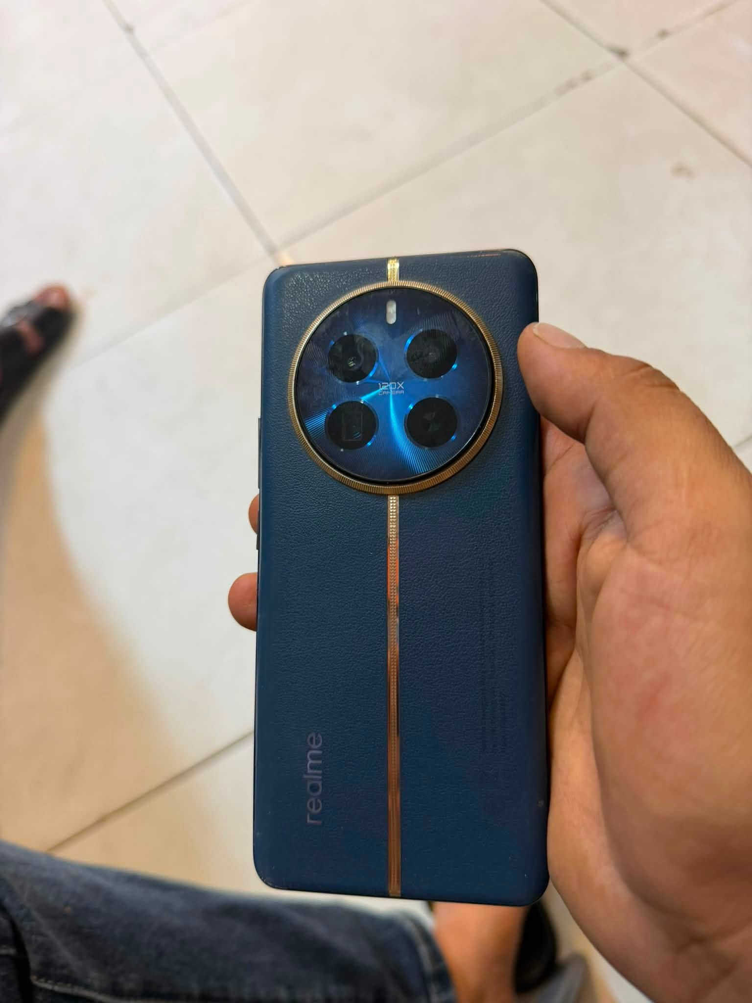 السلام عليكم
ريلمي 12 برو بلص 
فئه 5G
ذاكره   512
عشوائية. 12
مكفول كفاله عامه معن شاحن اصلي ولاصق مضلع 

الاستفسار ***********

نص مكتوب في الصور:
- حول الجهاز 12 Pro+ 5G realme ui 7.0 الإصدار مُحدث اسم الجهاز realme 12 Pro+ 5G المعالج Snapdragon 7s Gen 2 Mobile Platform البطارية ٥٠٠٠ مللي أمبير في الساعة (نموذجية) RAM ١٢,٠ غ.ب + ٤,٠٠ غ.ب الكاميرات أمامية 32MP