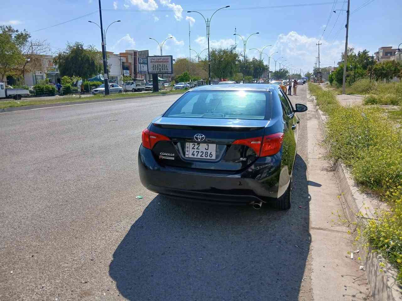 سلام عليكم تويوتا كرولا ٢٠١٧ فئة SE لون اسود ماشية ٨٤ ميل ضرره باب الخلفي السكن مبدل بلادي و شوية هلال بي صبخ و بدون دواخل و بدون ايرباك هزة و سنوية كلشي جديد و تخم تاير و دسكات جديد رقم اربيل و هذا رقمي *********** واتس اب هم موجود سعرة ١٣٥ بيه مجال قليل
