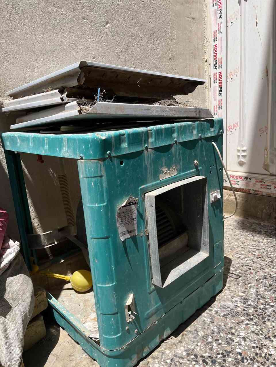 مبردة توكسان للبيع اخت الجديدة ونضيفة مابيها املاح بس الريش مال مروحة مكسره لكن وياها ماطور وريش جديدة مال وحدة ثانية بس تبدلها والماطور تخلي احتياط اليريدها يتصل *********** كربلاء, العراق
