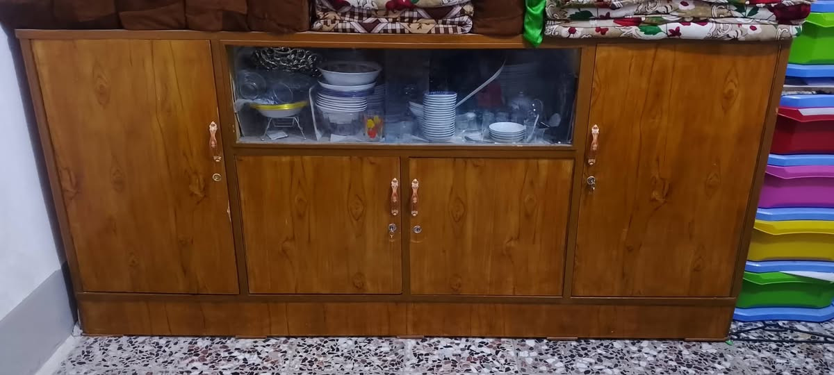 بوفيه للبيع تسكام سعر ب300 وبيها مجال مكاني نجف***********
