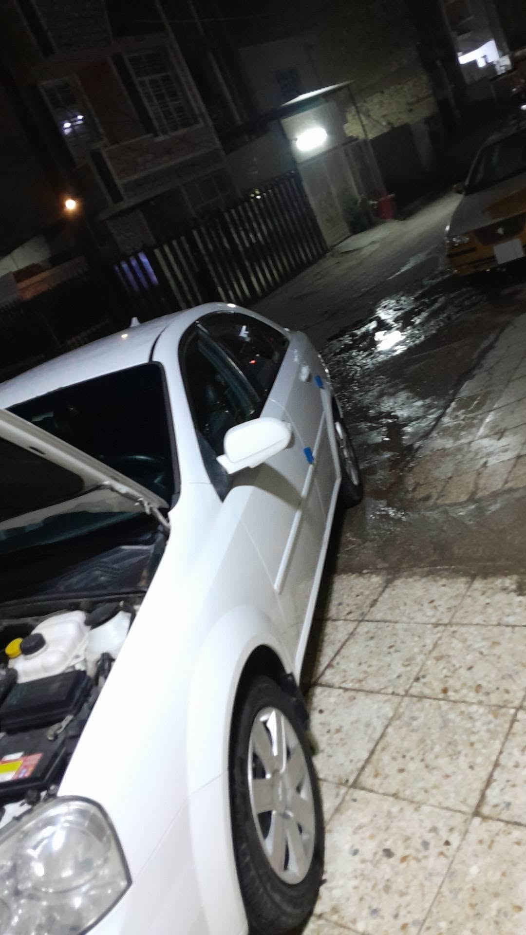 اوبترا 2012 بأسمي سيارة بيع مستعجل
جاهزة من كلشي 
الباب اليمنه بيها ربع صبغ 
والدوسه الخلفيه اليمنه ربعها صبغ
وجاملغات طعجه ومصلحه على لبارد 
رايظها ب89 وبيها مجال
حي اور / ***********
