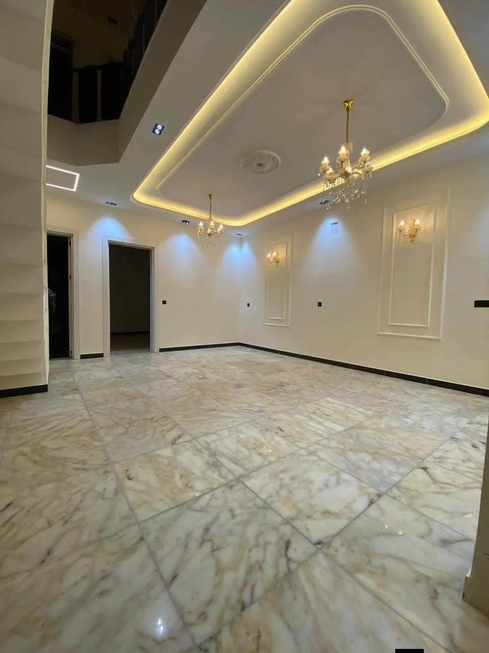السلام عليكم 
✅بيت للبيع في منطقة الغدير 
✅مساحتة١٠٨م واجهه ٦م نزال ١٨ م 
✅يتكون من طابقين ونصف اربع غرف نوم وثلاث حمامات وصاله واستقبال ومطبخ 
✅بناء حديث غير مسكون 
✅شارع عريض 
✅موقعة قرب شارع التوت 
✅للاستفسار يرجى الاتصال على***********
✅ مكتب الزاد للأستثمار والتطوير العقاري 
✅موقع المكتب (بغداد -الغدير) قرب مختبرات النخبة
