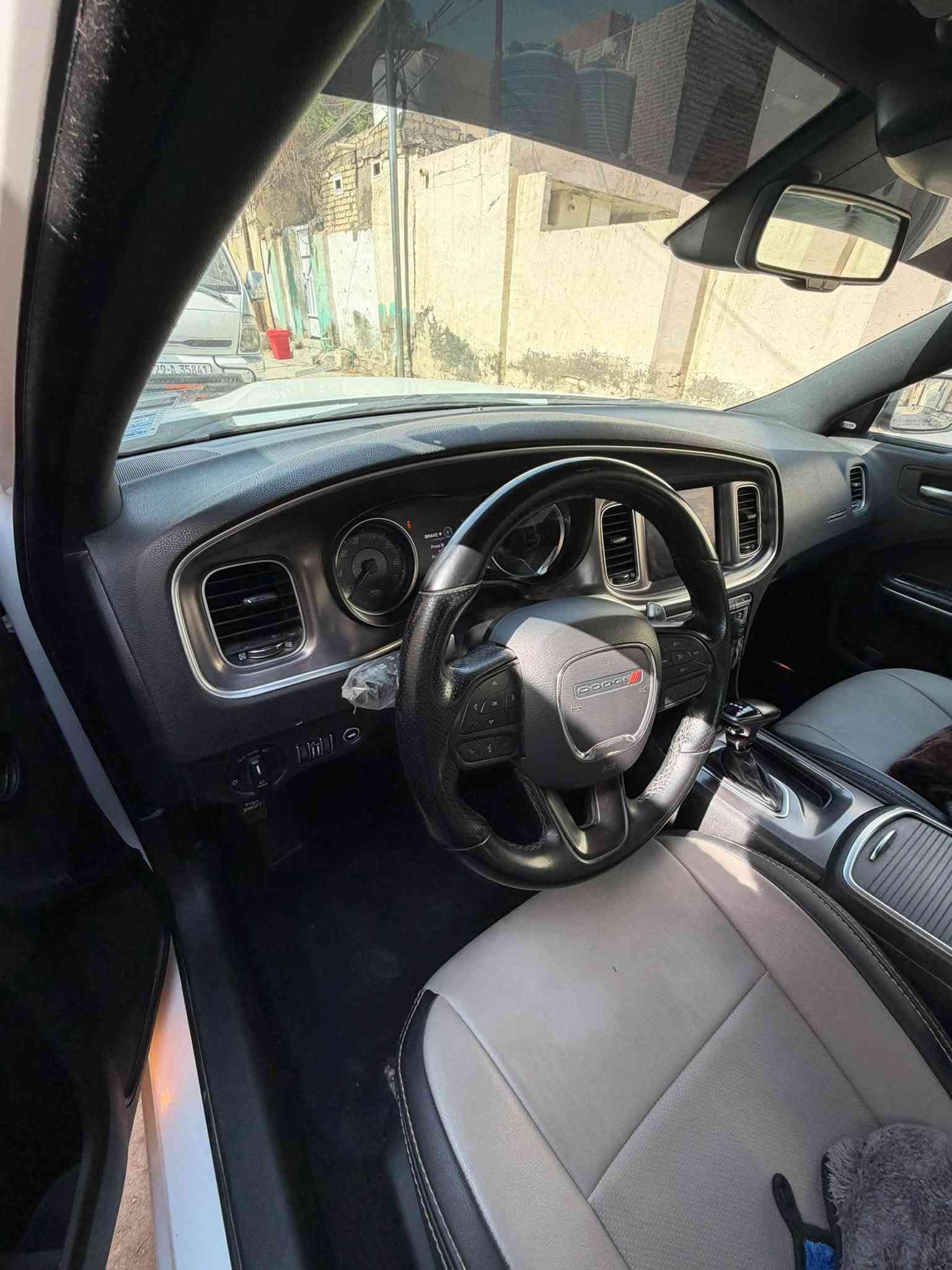 سلام عليكم 
دوج چارجر 
موديل : 2022 
فئــــــه : GT 
حجم المحرك : 3600cc 
عداد المسافه : 81.000mi 
‏ Axel back - دفع خلفي
مواصفات : مواصفات اعتيادية 
الضرر : كفاله السياره - وارد كندي 
رقم دهوك بأسمي 
للاستفسار 
رقم الهاتف : ***********
الواتســاب : ***********
