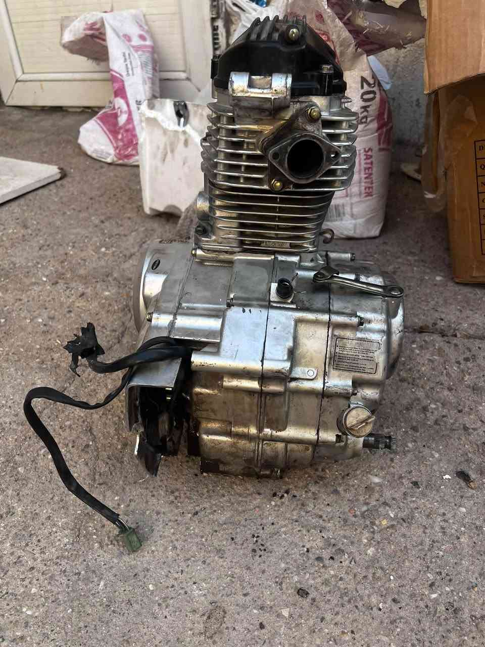 سلام عليكم
مكينه مفشوكه للبيع السعر 75 الف
***********
