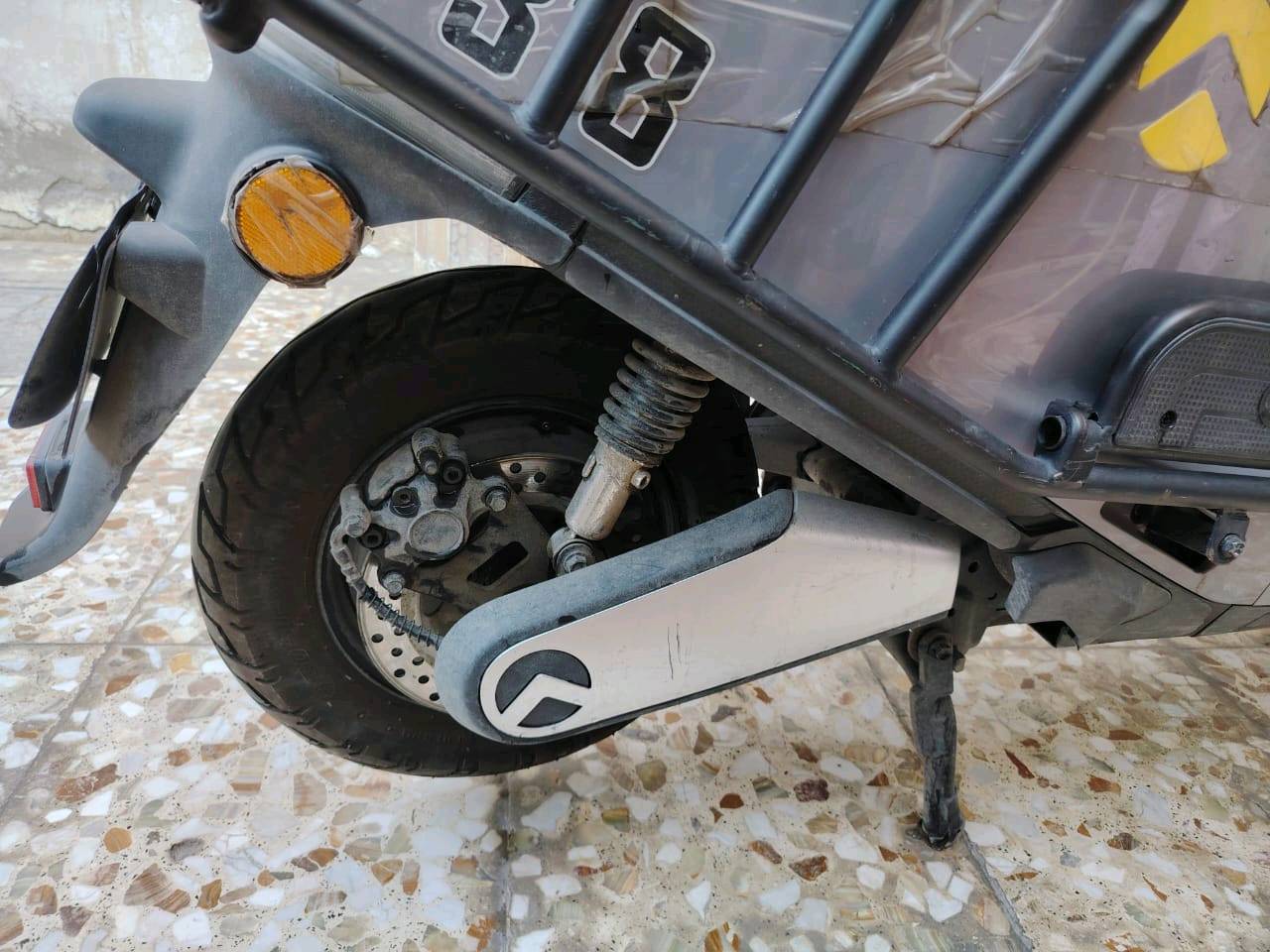 دراجة Garow HVS 318
٦ بطاريات ٣٢ امبير ما مبدلة
٤ سرعات تقفل على ١٢٠
ميزة تثبيت السرعة
ملف ١٥٠٠ واط
نظام انذار
لايتات امامي خلفي عالي ناصي
نظام بك
تاير خلفي جديد
حجم التايرات ١٣.٥
منفذ USB
مساحة تخزين كبيرة
درع حماية مع إمكانية إضافة حقيبة تخزين خلفي
ميزة فصل ذاتي للشحن بعد شحنها بشكل كامل
مقعد مريح يسع شخصين
دبل سويج
سبب البيع هو خلل مسبب اهتزار بالماشة نتيجة عدم صيانتها بشكل صحيح
السعر 65٠ الف وبيها مجال
رقمي *********** ومتوفر واتساب