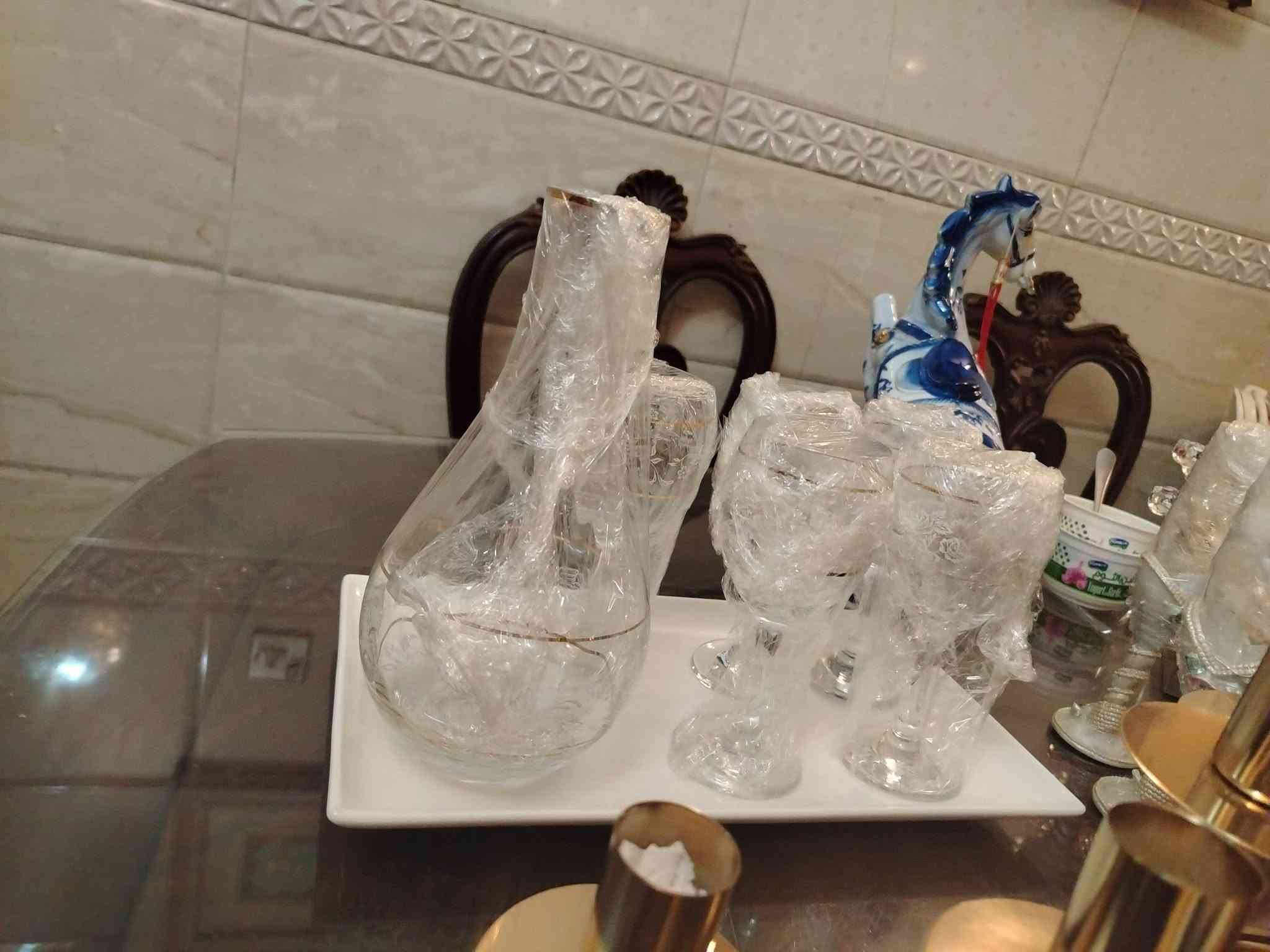 مجموعه تحف • ميز طعام • البنوك