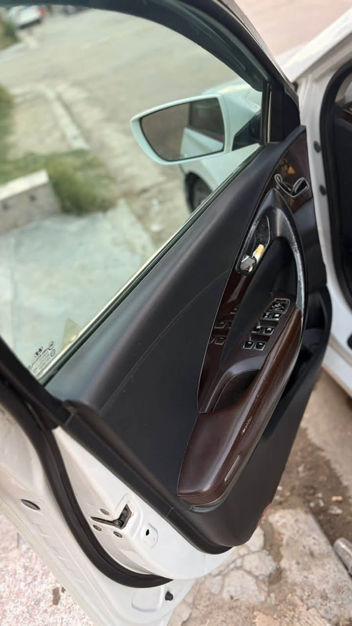 ازيرا ٢٠١٢
وارد خليجي السياره مصروف عليه تخم تاير جديد حداده تبريد نوزلات مجاول 
السياره مكانها بغداد الشعب 
سياره نقصها دعاميات وكشنات لا غير تجي وشوف بعينك السياره خير من الله 
ب٩٠وبيها مجال 
***********
بيع مستعجل
