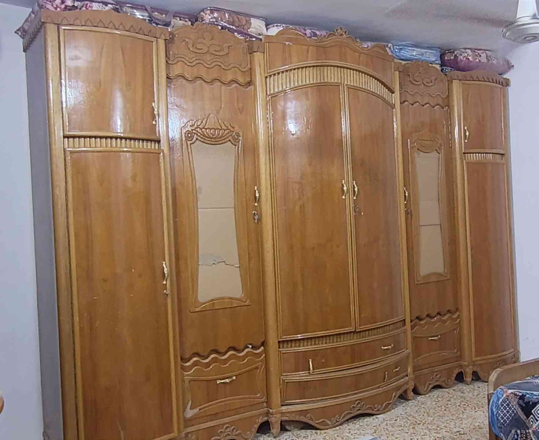 غرفة نوم • للبيع • السياسيين