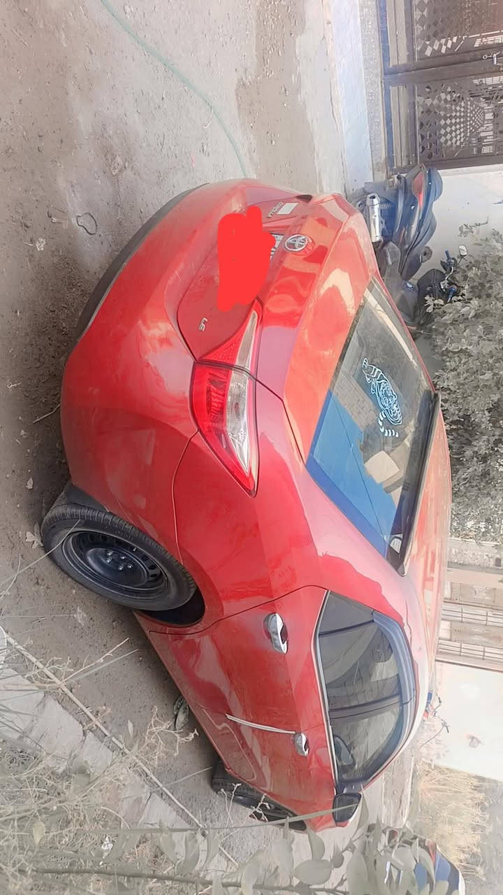 كورلا 2018  LE
بيها قطعه وحده تبديل باب بس باسمي السياره نضيفه عارضها 120 وبيها مجال 
‏‪***********‬‏
