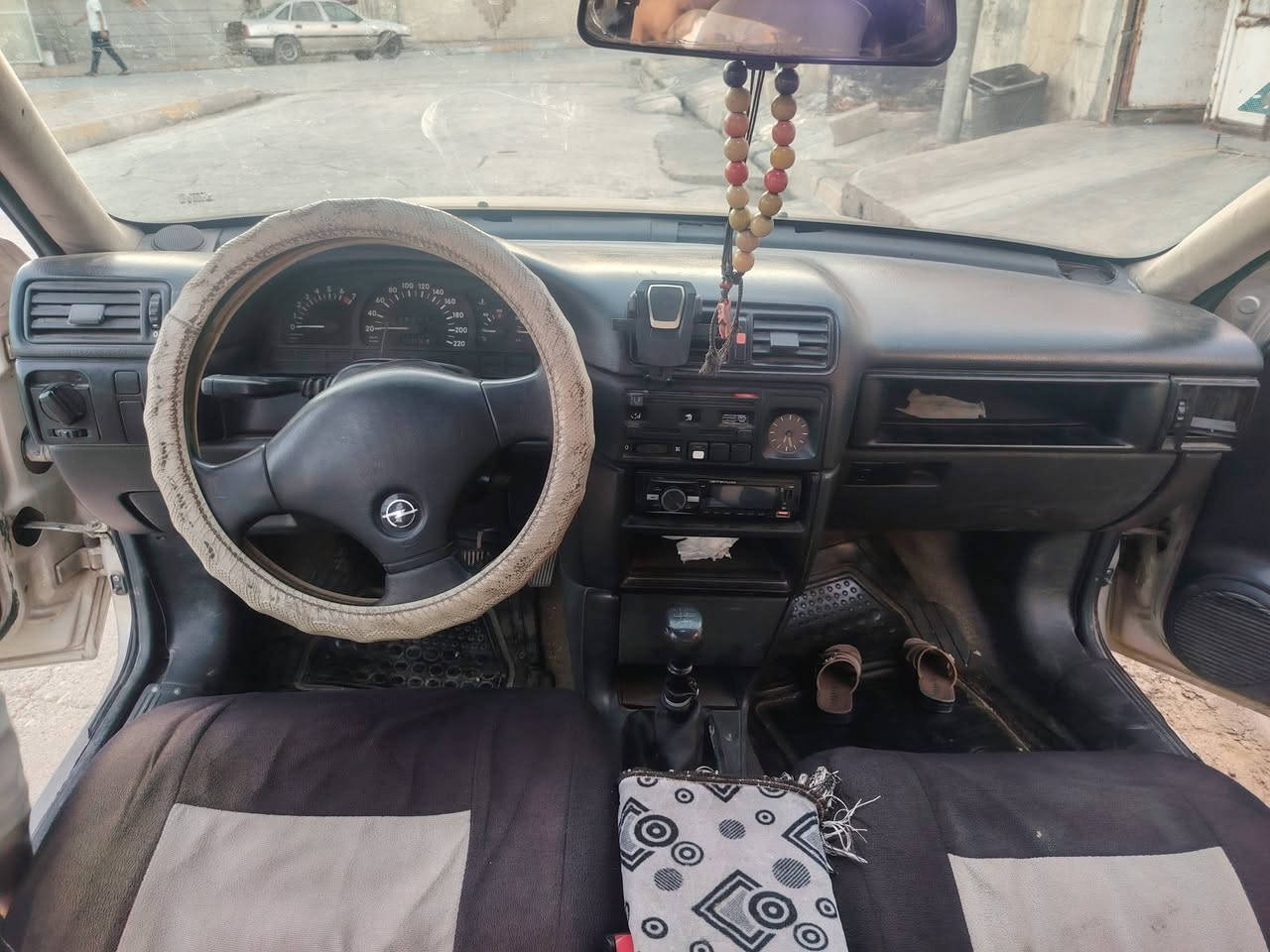 اوبل فكترا 20 موديل 1991 رقم بغداد مشروع وطني دفتر بانزين بيها  السياره موجوده ابكركوك السعر 30 وبينها مجال ***********
