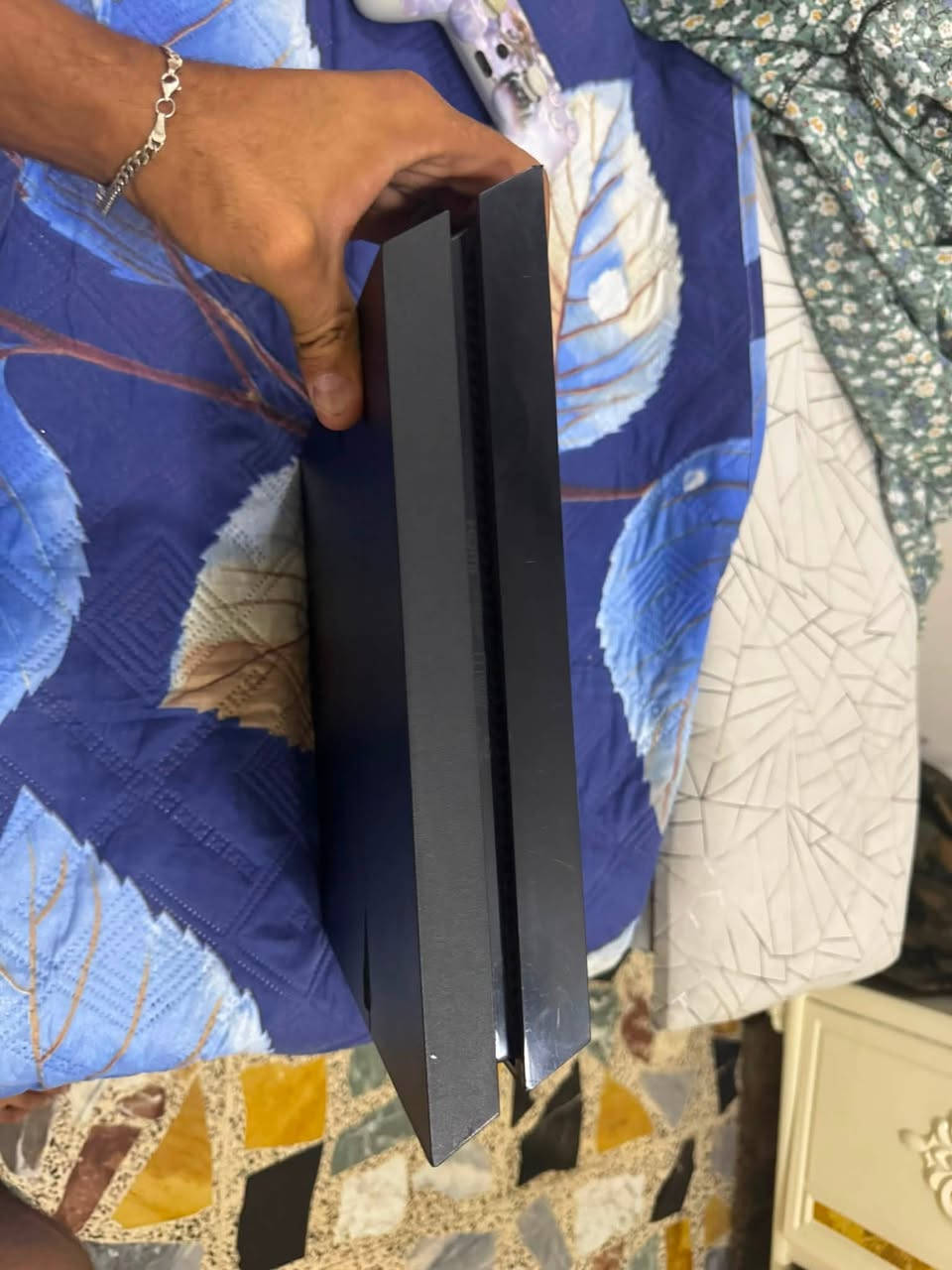 بلاي4 فات مهكر نظام قرص سريع التشغيل ذاكره 500 مع هارد خارجي 500 ويوبي اس 850
و4 جوستكات نقص فقط كيبل hd بيه قطع 

سعره ب250 

عنواني الانتصار مجاور بوب الشام قبل مرور الحسينيه 

***********

