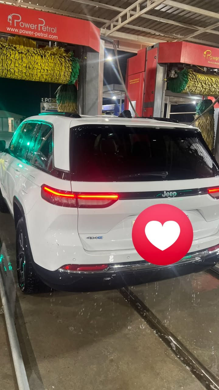 للبيع جيب Grand Cherokee 4xe Hybrid موديل 2024 🔥
▫️ هايبرد Plug-in 4xe
▫️ موديل 2024
▫️ ماشية 44 ألف 
▫️ ثلاث شاشات
▫️ مواصفات حلوة ومكملة
▫️ السيارة نظيفة وجاهزة للفحص

💰 السعر: 3 شدات و20
يعني 32,000 دولار

البيع للجادين فقط، والسيارة موجودة للفحص والمعاينة.

للتفاصيل والتواصل مراسلة خاص 📩***********

نص مكتوب في الصور:
- Power Petrol www.power-petrol.com Power