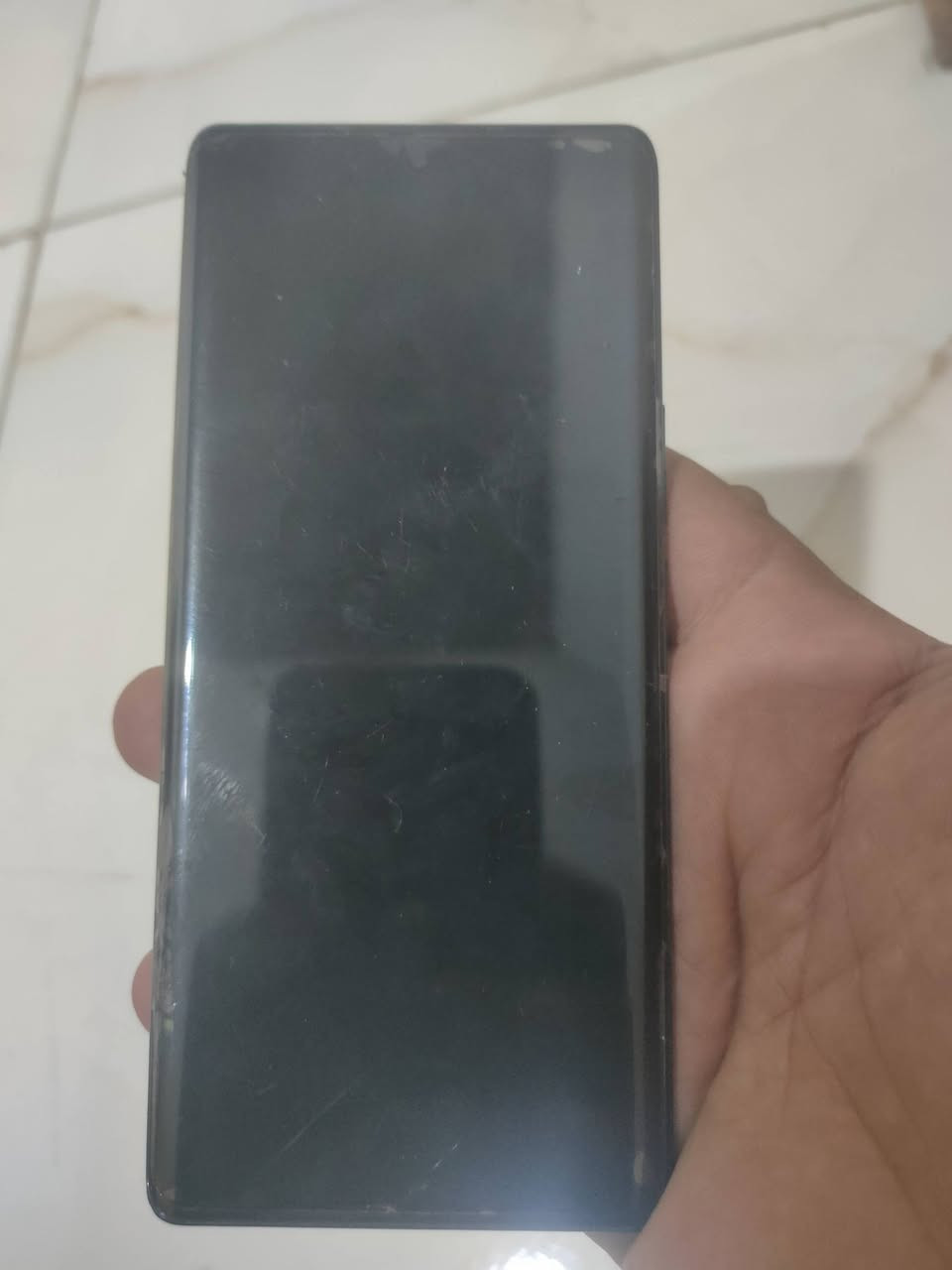 موبايل سعره 50 عاطل شاشه ما اعرف ايش بيه شاشه كل شي ما بيها ***********
