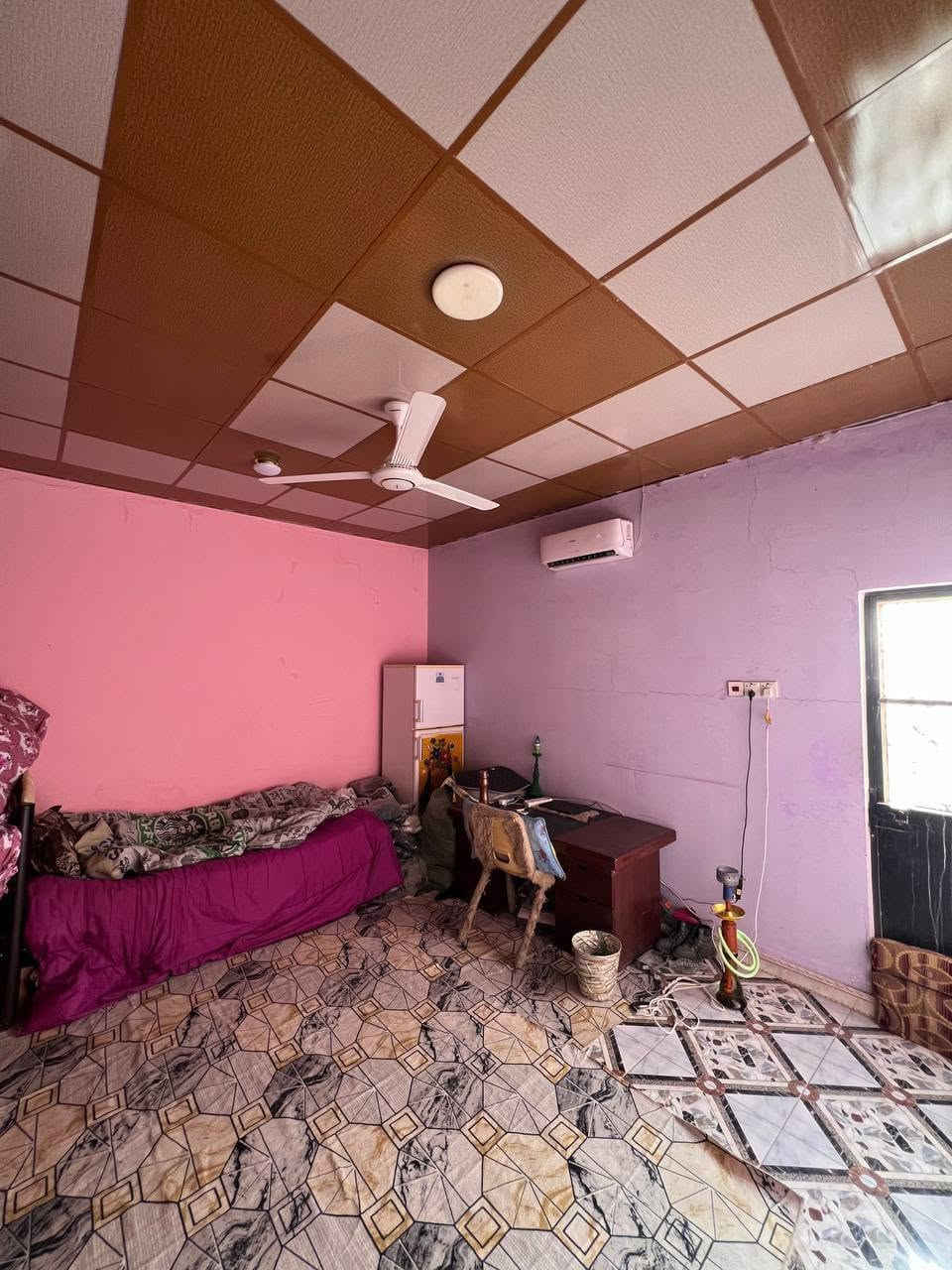 بيت طابقين للبيع طابو زراعي عراقي سند 25 

في ابو خصيب الحي العسكري 

مساحة البيت 100 متر 

يحتوي البيت على 4 غرف منام وصاله ومطبخ وحمام داخلي وحمام خارجي+كراج 

الطابق الاول يحتوي على غرفتين وصاله ومطبخ وحمام 

الطابق الثاني يحتوي على غرفتين 

السعر المطلوب 65 مليون وبي مجال شي بسيط 

لاستفسار تواصل على رقم ***********
