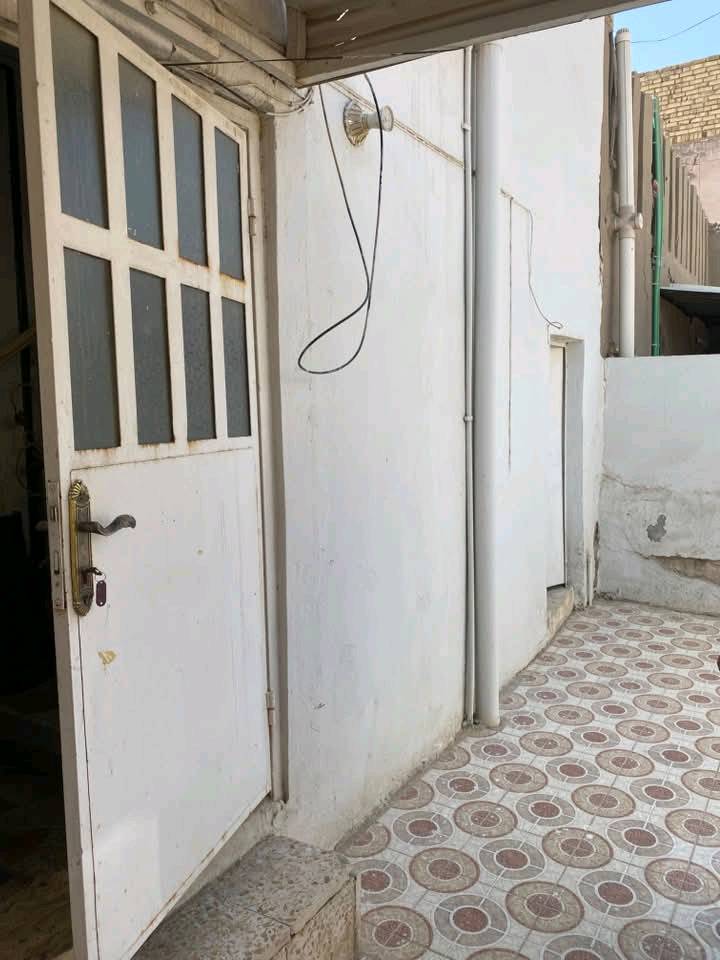 🏠 بيت للبيع  او مراوس – العروبة

📍 الموقع: العروبة، خلف مركز 7 نيسان
📌 قريب من الشارع العام

📐 المساحة: 150 م²
📏 الواجهة: 10 م
📏 النزال: 15 م

🏡 يتكون من طابقين:

🔹 الطابق الأول:
• غرفة نوم
• صالة
• استقبال
• مطبخ
• صحيات

🔹 الطابق الثاني:
شقة معزولة بالكامل، تحتوي على:
• غرفتين نوم
• صالة
• مجمع صحيات

📞 📞 للاستفسار والمراجعة:
مكتب المحيط لبيع وشراء العقار – الديوانية
📍 شارع الحولي – خلف جامعة القادسية – قرب غسل غريب الطوس

☎️ ***********
☎️ ***********
📲 واتساب متوفر على الأرقام أعلاه

🏠 مكتب المحيط… عنوانكم الموثوق
واتساب متوفر 📲