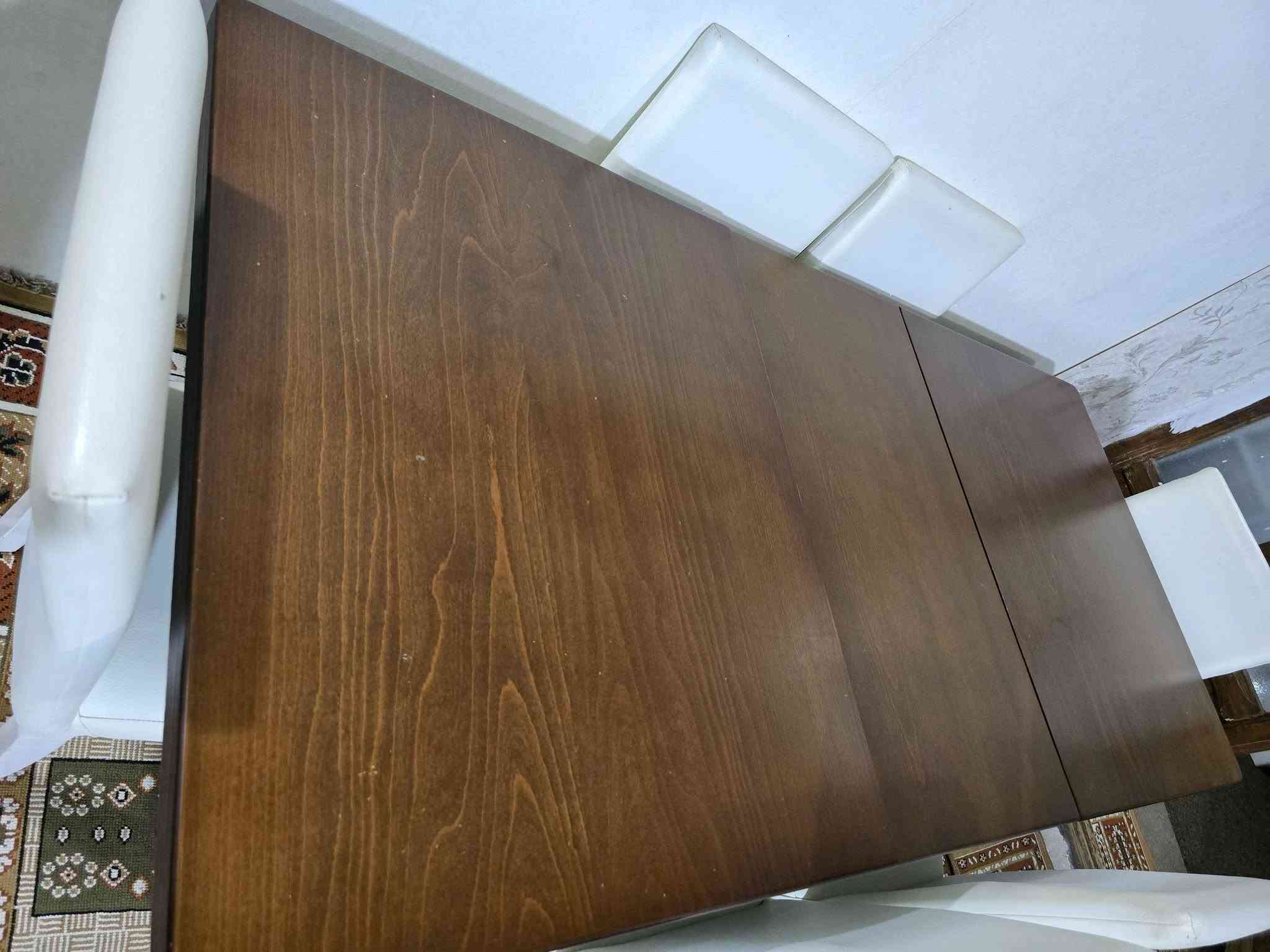 غرفة ضيوف • طاولة طعام • طاولات متداخلة