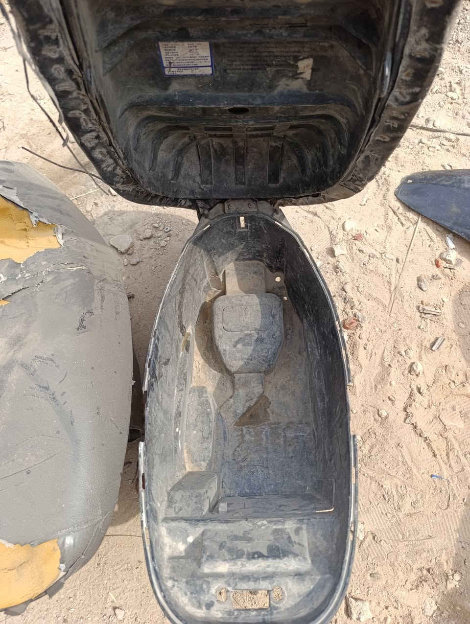 السلام عليكم غراض كامكو جي فور من سواد وكفر أسود وكشن وحوض جنطه وستيرن وسبايدر ***********
