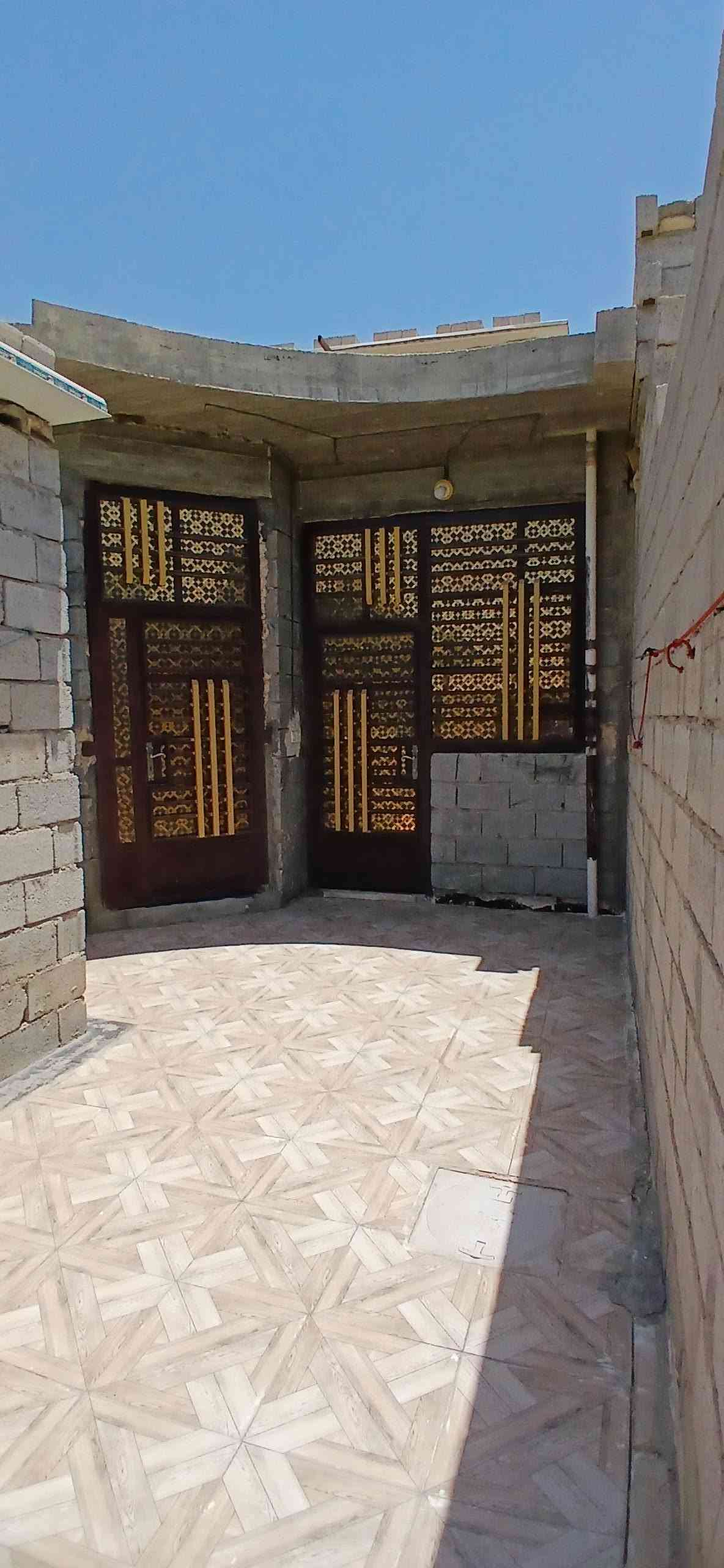.السلام عليكم.
بسبب الوعود الگاذبه... دار للبيع المكان بابل جبله حي الرشيد خلف مستشفئ الامام علي .ع.
البيت متكون من غرفه ومطبخ وصاله ومضيف ومحل خارجي .. مساحت البيت ١٥٠ متر 
السعر مناسب
أستفسار علئ الرقم ***********
