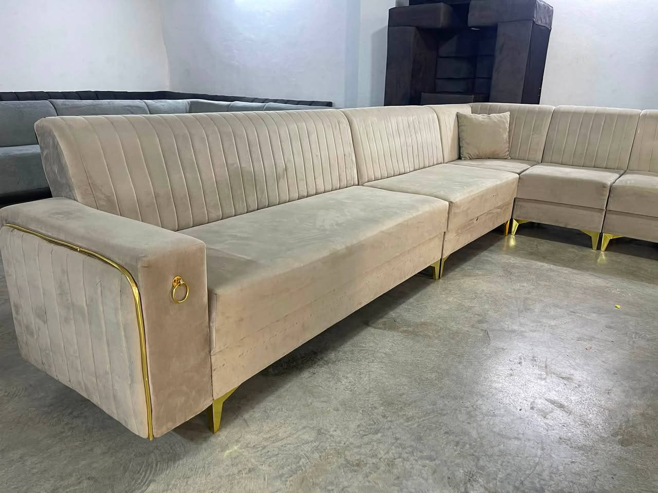 هاتینەوە بە ئێڵێکی دیزاین کۆمپیتەری
بۆفرۆشتن ئێڵی 10نەفەری 
فول دەست کردە ئیسپەنجی 
10سانتی طوبیە ماڵەکە بە 
پاکو خاوێنی ماوەتەوە دیزاینی
کۆمپیتەریە ژم***********

