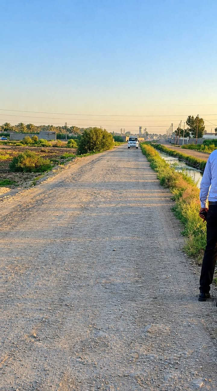 بيع مستعجل حياكم الله قطعة أرض للبيع في كربلاء منطقة الجماليه سند 25 مساحه 200 متر قرب مجمع الزهور النزلة مال مجزرة الحرمين وبضفها نهر قريب تكدر تسويها للزرع كهربا خدمات وشارع العام 50متر عنها فقط
 السعر 11 مليون  اوراقها كاملة سند ومرتسم وقرار قاضي ومكاتبه
 تبعد عن الامام الحسين 8 كيلومتر مع وجود خدمات ماء وكهرباء وشارع سايدين تبعد عن طريق بغداد كربلاء كيلو متر واحد عله شارع رئيسي للاستفسار راسلوني واتساب واني احولكم ع، راعيها مباشر. ***********
