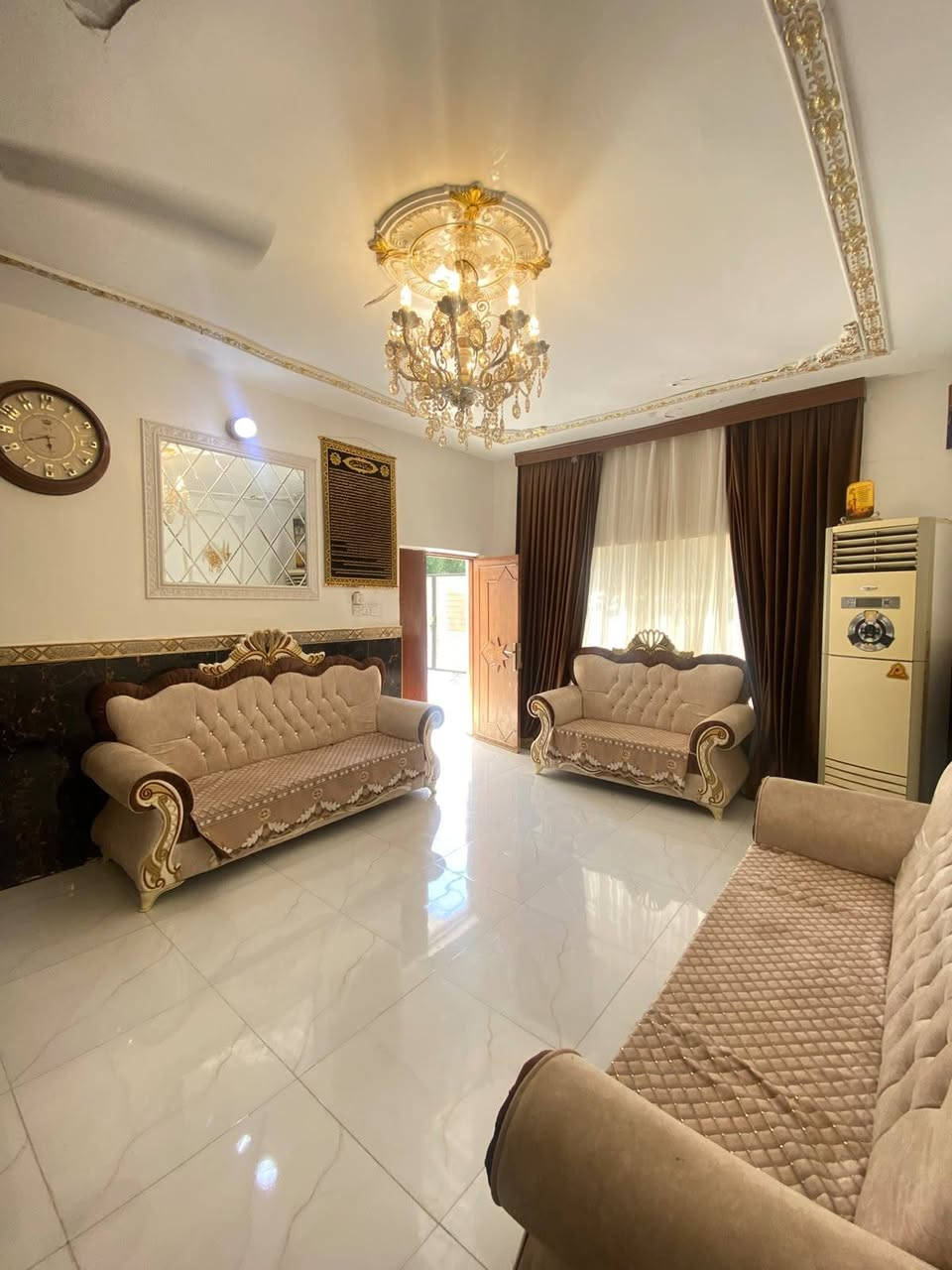 بيت للبيع المساحه 200 متر حي الثوره مقابيل مكتب 🏢 الغاز واتساب ***********
