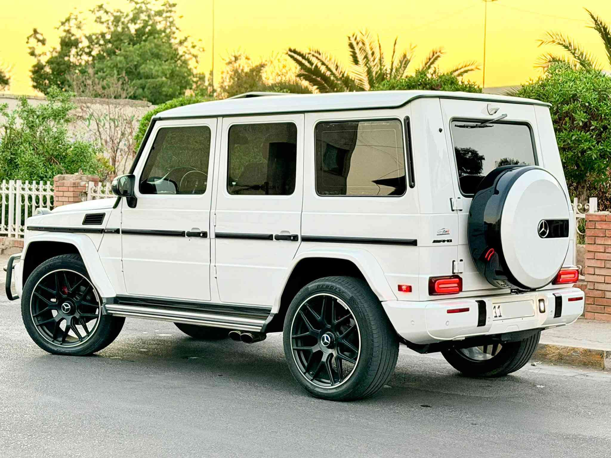 جي كلاس
موديل 2018 

وارد امريكي 

لون ابيض

محدثه كت 2020 قطع اصليه

بيها صبغ قطع التحديث فقط

المحرك 550 تيربو 8سلندر 

فول مواصفات

.سلايد

.مساج بالكشنات

.داخل جلد لونين

.احمر واسود داخل 

.كشنات كهرباء +خزن ميموري

.تدفئه + تبريد كشنات

.تحكمات ستيرن

.شاشات بلتجاوي

.سستم صوت

.ويل قياس 22 + تخم تاير جديد

رقم بغداد مميز بسمي 

السياره كلش نظيفه 

مكان السياره بغداد

 رقم الهاتف (***********)
