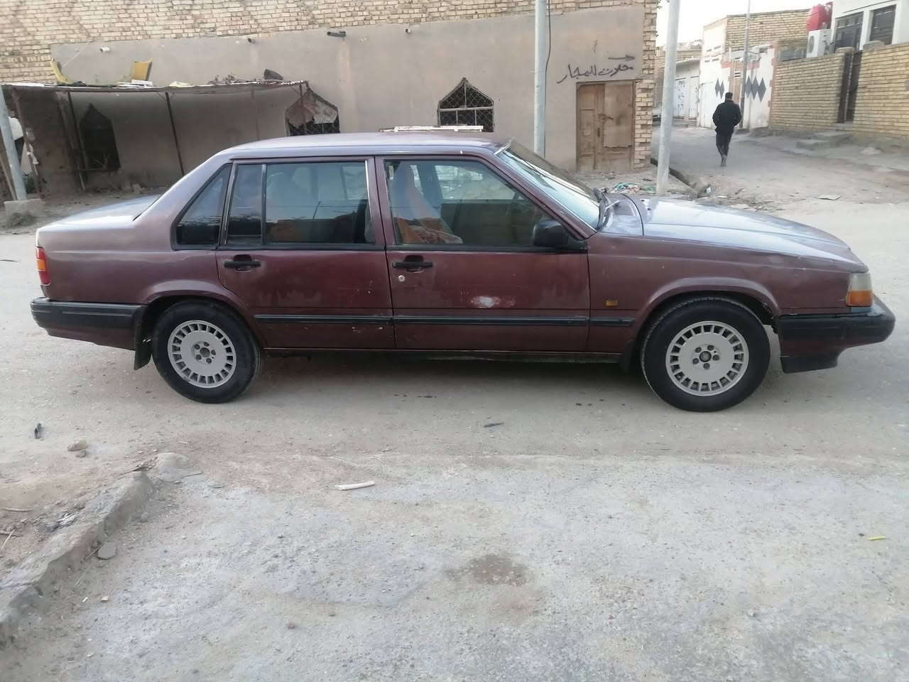 سلام عليكم فالفو موديل 91 حجم 940 مكينة ونجي تبريد شغال رقم بصرة  سياره مكينة جديدة توني شادة مابية ضربة السيارة على صبغ الشركة السعر ٣٠ وبية مجال مكان السيارة كرمت بن سعيد الطار ***********
