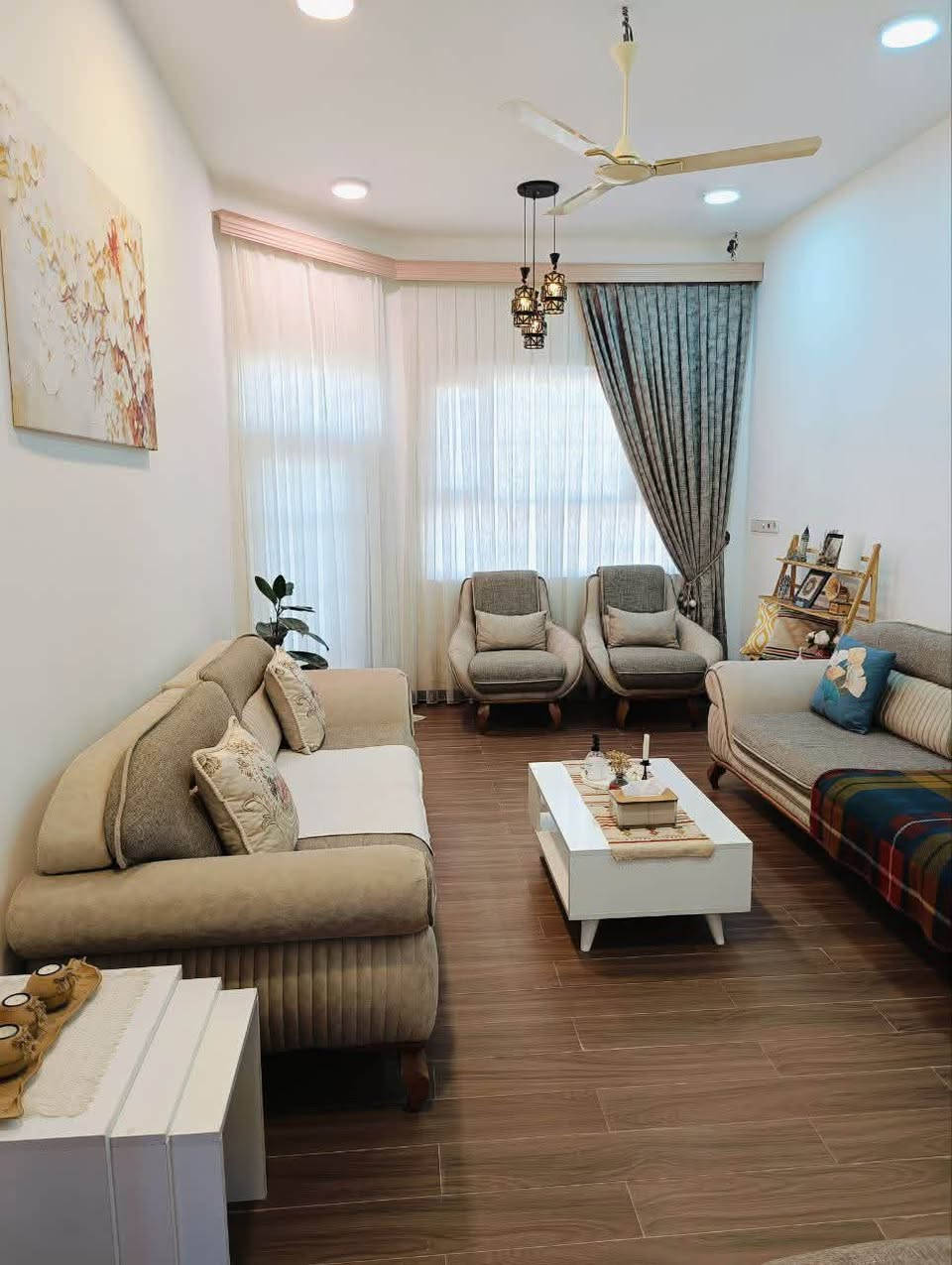 دار سكن زراعي للبيع 🏠
⭕العنوان : طريق السنية/ ام طباشي
⭕مقابل محطة تعبئة وقود الشموس

⚪طابقين 
⚪ كونكريت مسلح 
⚪بناء حديث 
⚪طابو زراعي سند 25 
           ✨منطقة خدمات كاملة  ( كهرباء،ماء،تبليط)
المساحة :139 م²✅
الواجهة : 6،80 متر

  ⭕التفاصيل⭕

غرف نوم عدد 3/صالة عدد 2/ استقبال / مطبخ /مجمع صحي عدد 2

الاستفسار /***********
