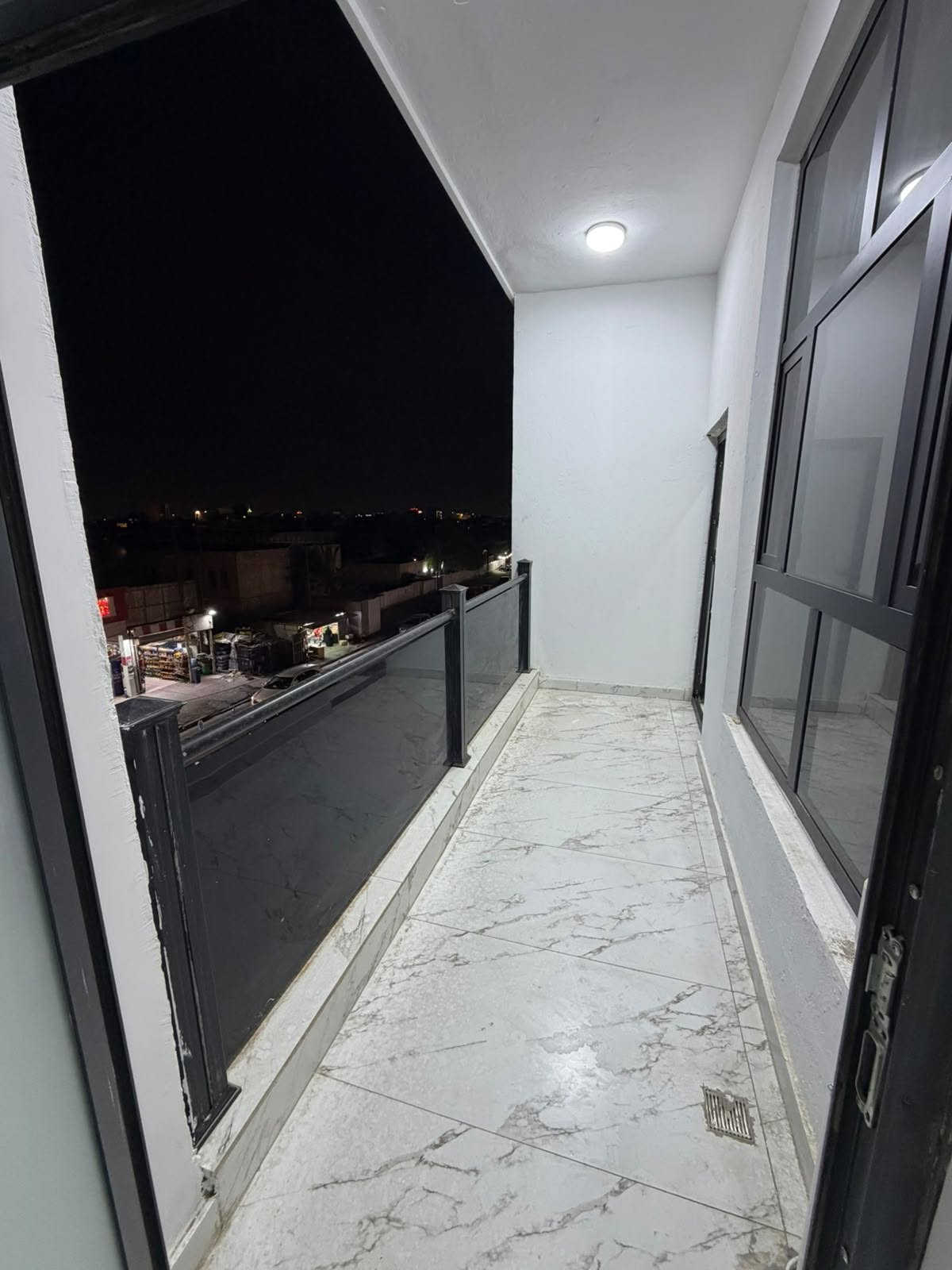 🏢 للإيجار | مجمع درة السيدية

✨ شقق زيرو بتشطيب جديد وموقع مميز
🔹 المجمع مجهز بـ نظام مصاعد
🔹 سكيورتي وحماية على مدار الساعة
🔹 شقق جديدة وأجواء سكنية راقية

تفاصيل الشقة:
🛏️ 3 غرف نوم
🛋️ صالة واسعة
🍳 مطبخ
🚿 خدمات عدد 2

📞 للاستفسار :

0771912616
