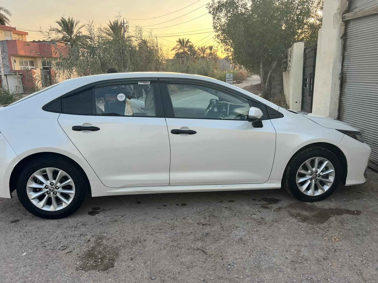 السلام عليكم 

كورلا ٢٠٢٠ خليجي ساز  الأصلي 
فول مواصفات عدا البصمة  فتحة تبريد قطعتين تحكم إستيرين  اشاير وتحكم بالمري وحساسات مثبت سرعة
نظام سبورت بلوتوث سبير الشركة بعده بيها 
سيارة بدون اي نقص 
محرك ٢٠٠٠ 
كير ومحرك مكفول 
مكفولة من التبديل والصبغ عدا بيها كم بارد خفيفات
أربع أصابع بخشم البنيد وبارد جوه الرقم وبيها باردpdr 
صغير كلش 
وبيها كم رصعه خفيفة بالقمارة  
السيارة باسمي تحويل ثاني يوم السنوية جديدة 
الهزة ما صاقطة
السيارة ماشية ١٩٣الف كيلو 

سعر السيارة ١٥٣ورقة وبيها مجال 
مكانها بعقوبة ***********
