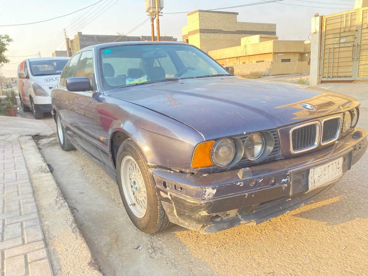 السلام عليكم 
بي ام 525i اصل مسكر عدل 

كمل المنشور للاخير وشوف الفديو للاخير يله تتصل واخليك ع راسي 

السياره مال صاحبي مو مالتي وبيها ملاحضات كمل الفديو حت تشوف الملاحضات الي بيها 

موديل ٩١ رقمها بغداد 

السعر ٤٠ وبيها مجال ان شاءالله 

***********
