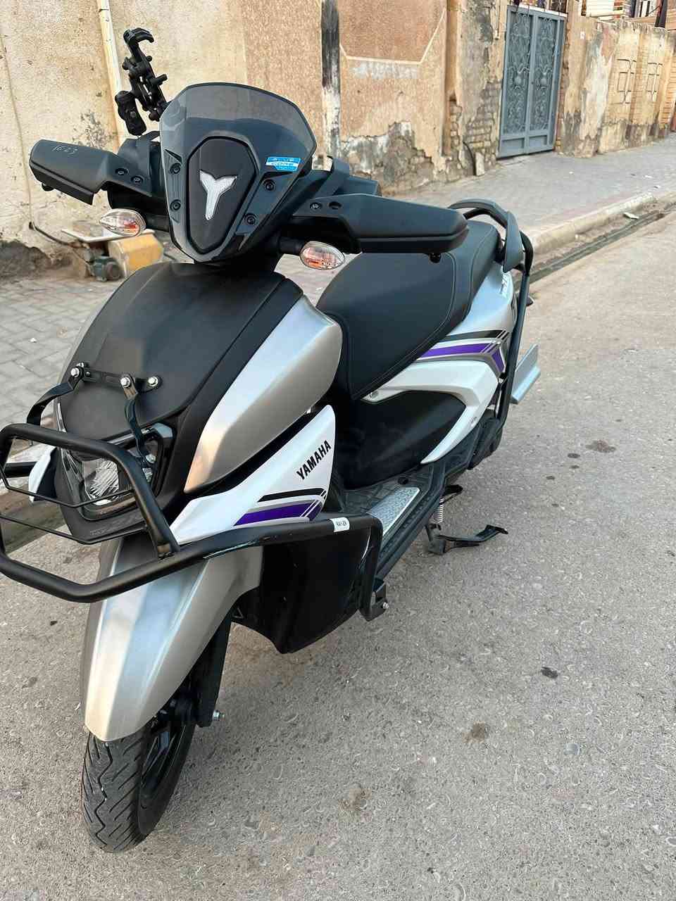 السلام عليكم 
Zr 2027 زيرو صالها ٤٠ يوم من طالعه نضيفه ومانقصها شي دك سونار وين متريد السعر ٢٥٠٠ قفل ***********
