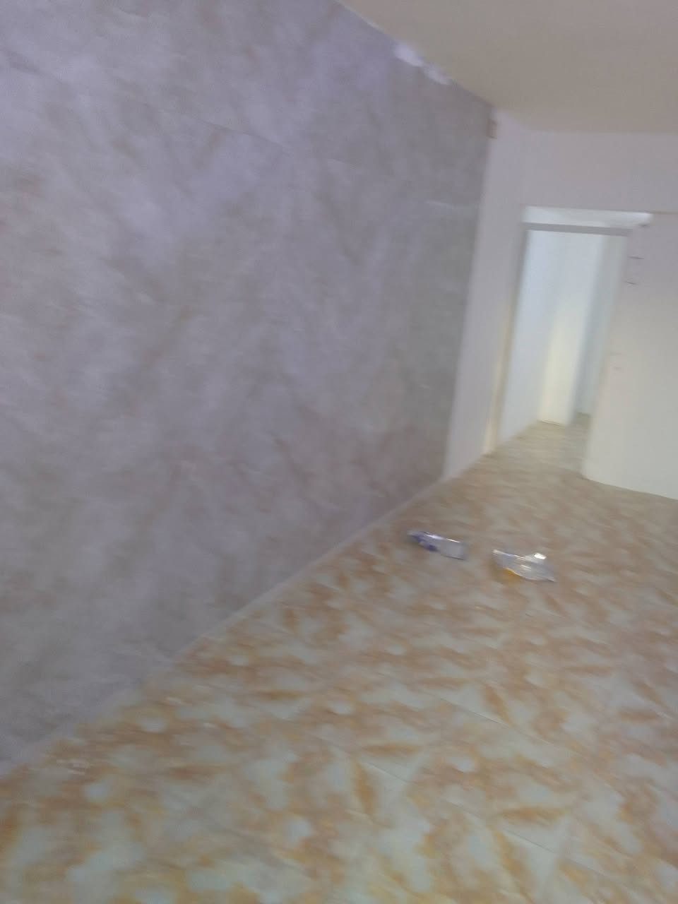 شقه ارضيه للاجار طابق ارضي عمارات التحرير الجدد مقابيل ابوادريس غرفه كبيره غرفه صغيره مطبخ استقبال صحياه الاجار الشهري ٢٠٠الف موبايل ***********
