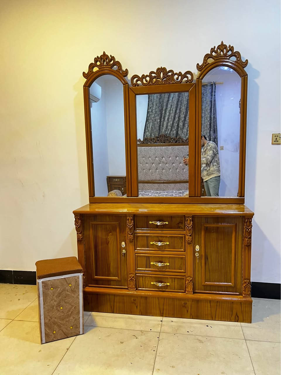 غرف نوم 
تزكام عراقي 🪚 
اصباغ حرارية درجه اولى 
قياسات وتصاميم هندسيه مميزه 
معاكس 5 ملم  داخل وخارج 
دوشمه حياكه يدويه 
توصيل 🚚 جميع المحافضات مع الشد
احجز غرفتك هسه 😍
للاستفسار والطلب المراسله دايگرت 
او على الرقم التالي واتساب ايضا
*********** النجف, العراق
