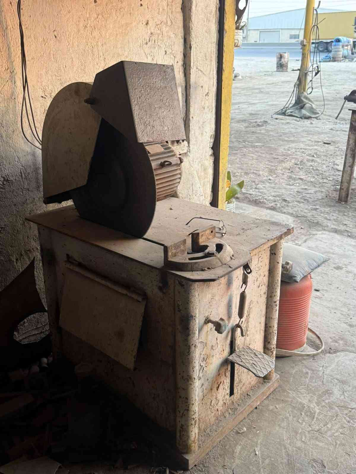 سلام عليكم محل كامل للبيع  مع مولد دويز  ابو صاروخ 5 بستم  62 كيفي    موقع بسمايه  
***********
