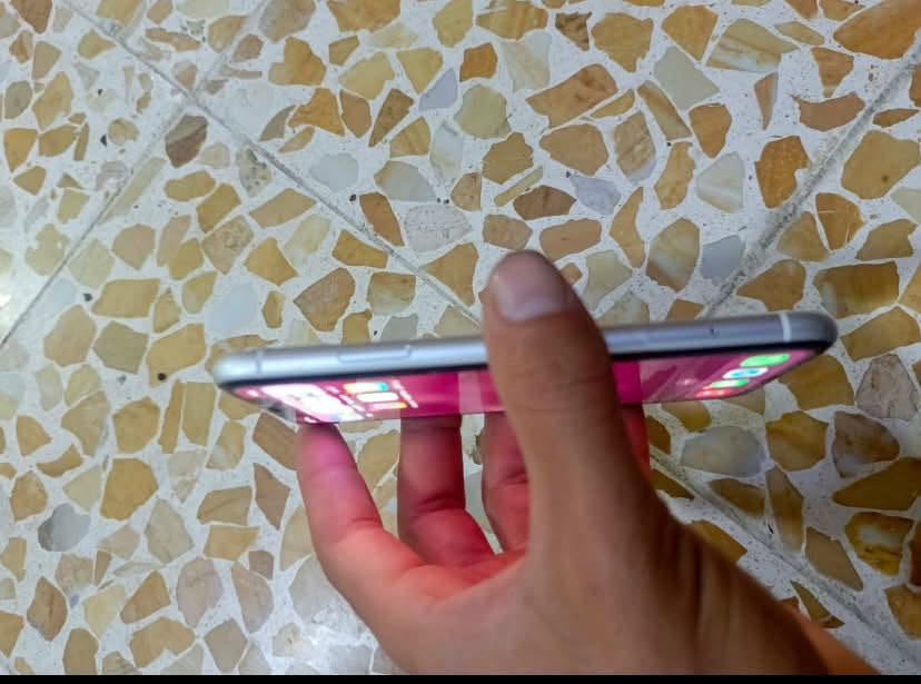 آيفون ١١ • ٦٤ • بطارية ٦٩٪