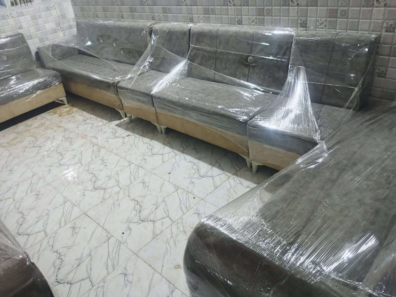 غرفه تركي بدون ضرر سعر 300تخم ديوان حاطه 18مقعد 350قفل مجمده 225 شراي يتصل وكو توصيل ***********
