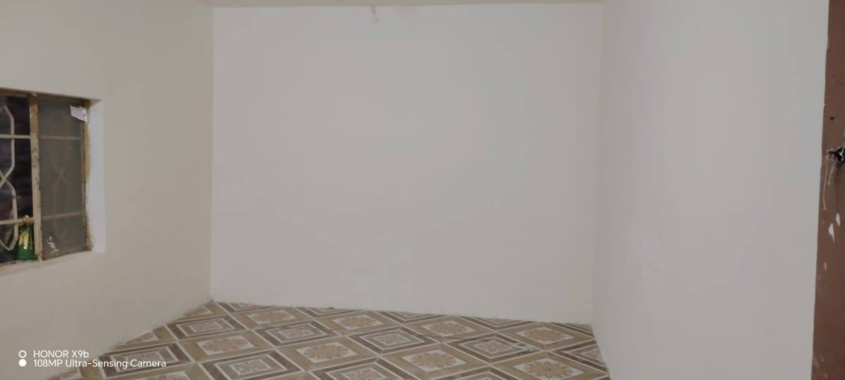 دار للاجار طابفين ٣نوم كلدو صاله مطبخ جاهز المساحه ٢٠٠م العنوان حي الاكرمين مقابل مدرسه علي جواد الطاهر إتصال ***********

نص مكتوب في الصور:
- O HONOR X9b
- 108MP Ultra-Sensing Camera
- HONOR X9b
- O HONOR X9b 108MP Ultra-Sensing Camera
- ● 108MP Ultra-Sensing Camera