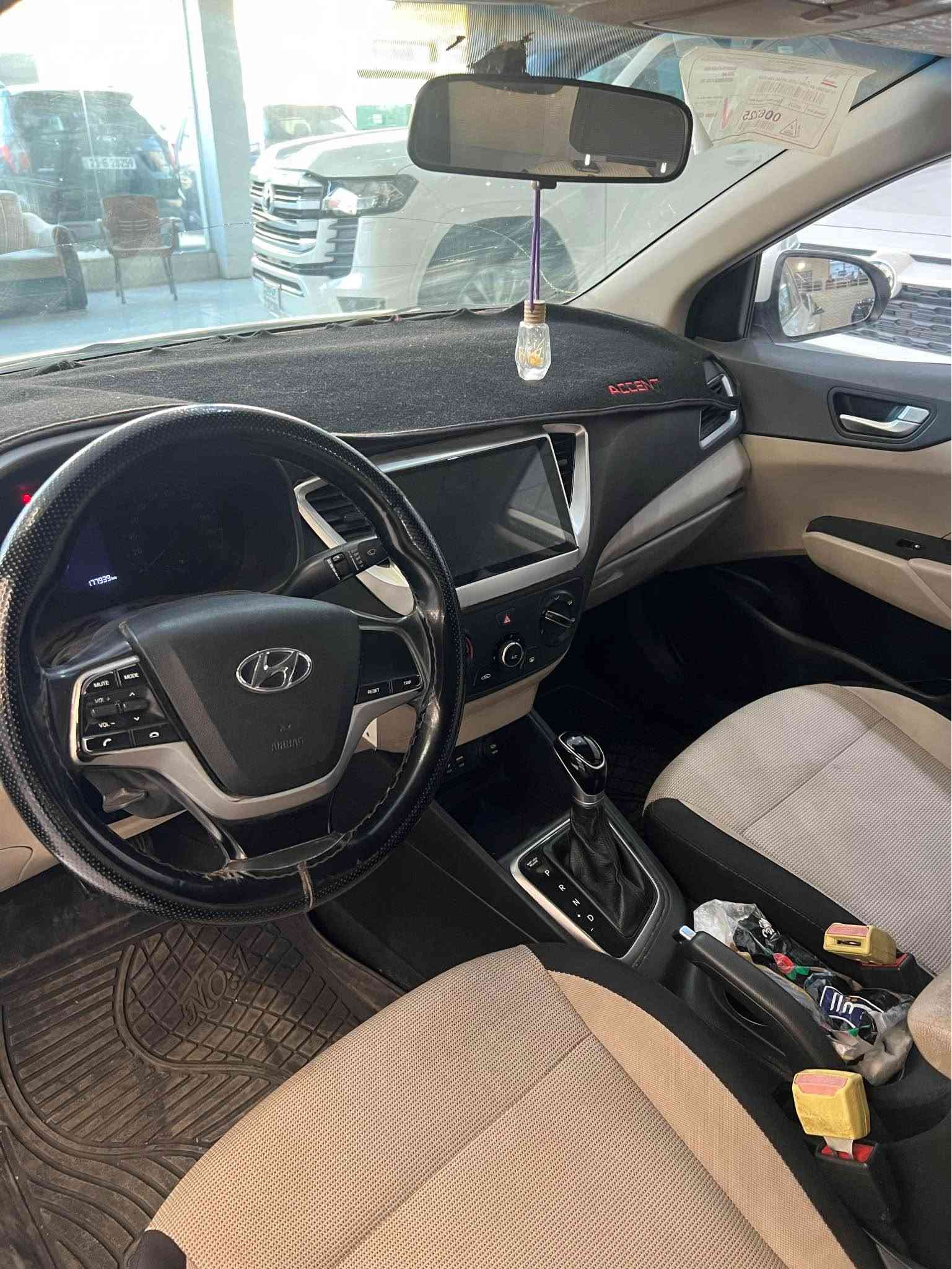 هيونداي اكسينت موديل ٢٠٢٠ 
سياره كه ته نها يه ك پارچه ي. بوياغه 
سياره بيها قطعه واحد سبغ 
مواسفات فول 
بي مه سروفه سياره كه. به ناوي خومه 
ته قه و ره قه ي تيا نيييه 
نرخيكه ي ١١٠ ورقه و مجاليكي خفيف 
سعر ١١٠ ورقه مجال خفيف 
گيرو مكينه ي به شه رت 
محرك گير شرط  
رقم موبايل /*********** 
مكان اربيل أربيل, العراق

نص مكتوب في الصور:
- FOR EXPORTING CARS