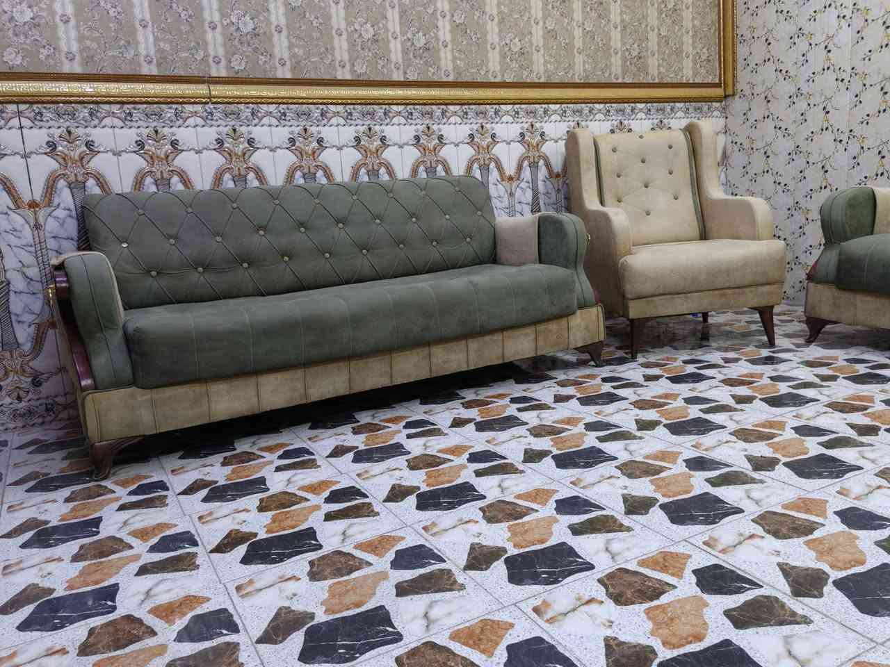 تخم 10 مقاعد نظيف
سعره وبي 280 مجال مكان البياع 
اكو توصيل ب واتساب 
***********
