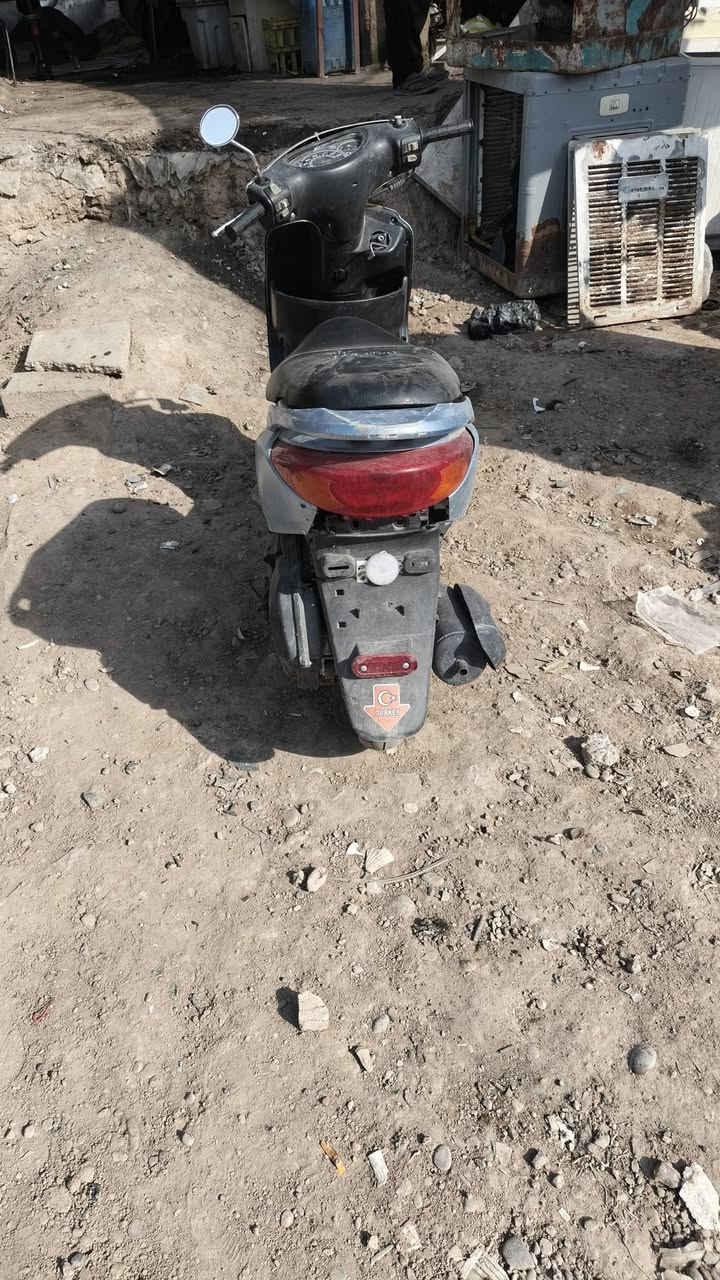 دراجه بريز 140 مجفته ونعومه كهربائيات هندر وسلف كله شغاله دراجه وراق
سعر 550 وبيه مجال ***********
