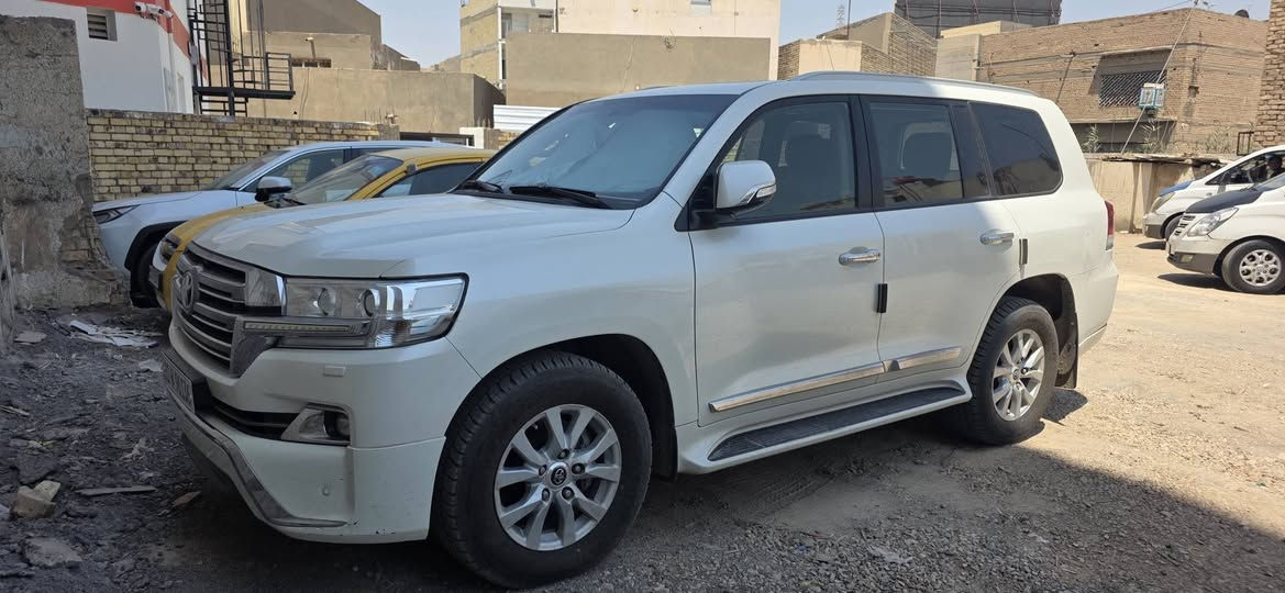 لاندكروز 2018  بغداد ( بريم ) لون أبيض 
نظيف جداً كفالة عامة .. 
بلادية السيارة .. 
للأستفسار عن السعر وتفاصيل اكثر الأتصال على الرقم 
***********
المكان الديوانية .. ديوانية, القادسية
