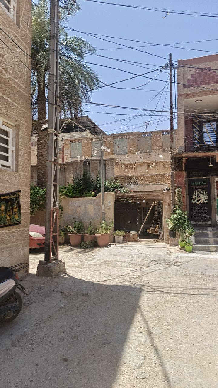 اعلان 

السلام عليكم 
دار في حي النقيب طابوا صرف بسند 25 وليس بستنه نهاية شارع الشكرجي 
المساحة 160 متر 
الواجهة 10 متر 
النزال 16 متر 
الدار يباع كقطعة كون بنائه وتصميمه قديم 
لكن الدار قابله للسكن بشكل طبيعي 
يبعد مسافة 50 متر حقيقي عن شارع النهر الرئيسي
يبعد عن الامام مسافة ربع ساعة حقيقي  
واجهة الدار شارع يودي للشارع الرئيسي 
ولا يوجد دار اما الواجهة 
السعر المطلوب 3 مليون ونصف للمتر الواحد 
الاتصال بصاحب الدار مباشره 
***********
