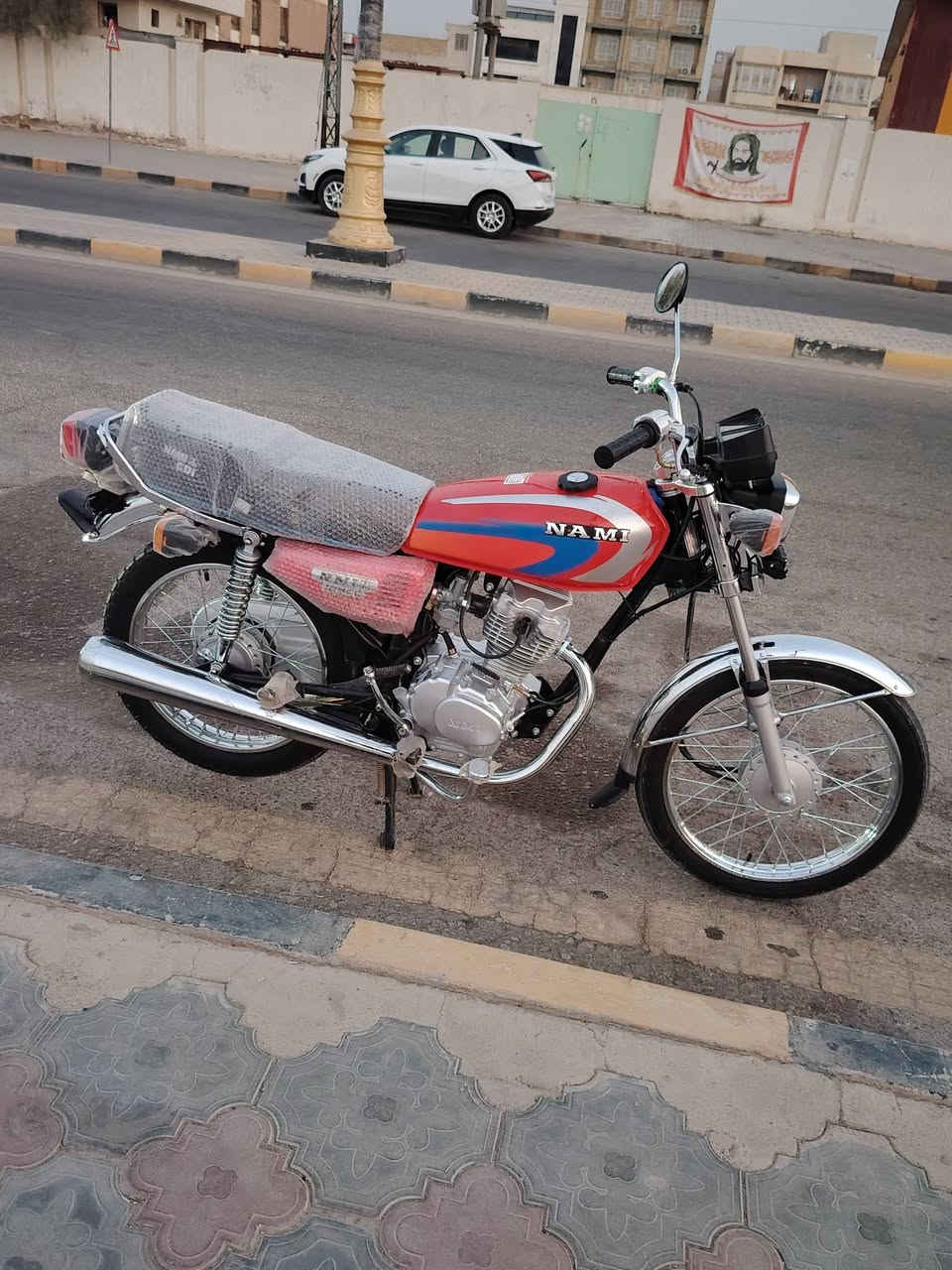 سلام عليكم دراجه نامه البيع نضيفه ما ناقصه شي  صاله شهر ونص من طالعه من الوكيل مديل 23 اوراق سكنر  العنوانه العماره  والسعر خاص رقم الهاتف ***********
