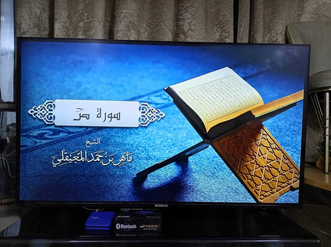 SHOWNIC HD سمارت حجم 55
4k 60 هرتز 

وياه box Tv يسوي الشاشه فول سمارت بالكامل تطبيقات وكوكل tv كله HD
ب300 وبيه شويه مجال 
*********** و اتس
