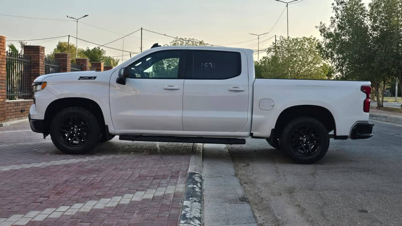 السلام عليكم
للبيع سلفرادو موديل 24 فئه RST Z71. دخول جديد مكينه 8 سلندر وارد امريكي حادثهة طخات خفيفه وبيهة رشات صبغ علكد  بدون دواخل البجم مكفول من الراديترات وشواصي ولغود للبدي اي ضربه بالداخل ماكو بيهة فقط صبغ مواصفات فول عدا الفتحه كير طرح دشبول الشكل الجديد فور ويل وسنكل ويل انضمه قياده متعدده تحديد مسار وسياقه اليه  شفتات ستيرن كامره دواره تشغيل عن بعد كشنات هيتر تدفئه كشنات كهرباء رادارات اماميه وخلفيه اوتو هولد  ماشيه 25 فقط الف شحن واير لس كشنات جلد بلاد بصمه ابواب سماعات بوس نضام صوت سايد بريك بصمه دشبول متغير الالوان وبيهة كلش هواي مواصفات بعد رقم فحص موقت والسياره حيل جديده وبسمي تحويل وين متريد اي محافظه للاستفسار. ***********مكان السياره كربلاء السعر 263$ وبيهة مجال حك الجيه وماكو هيج سعر نهائي،
