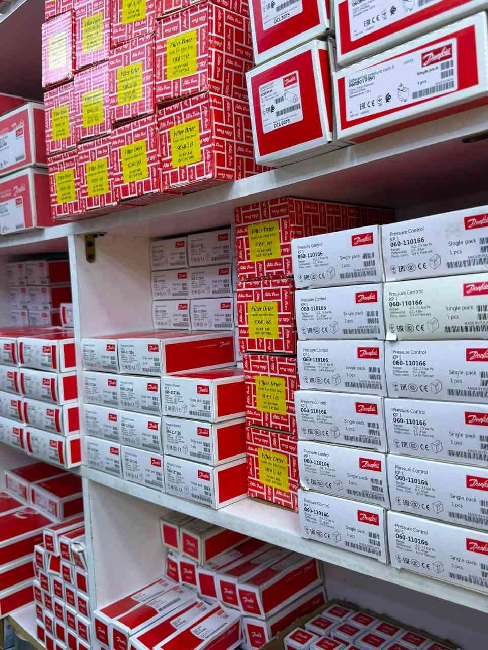 متوفر لديـنا حصرياً:
🔹 قطع غيار Danfoss الأصلية - اعتمادية عالية وكفاءة مثالية لأنظمة التبريد والتكييف.
🛠️ متوفرة لتناسب كافة احتياجات الورش والشركات.
📍 العنوان: بغداد - سوق السنك للتبريد.
📞 للطلب والاستفسار:
***********
***********
#السنك #دانيوفس #Danfoss #قطع_غيار #تبريد_وتكييف
