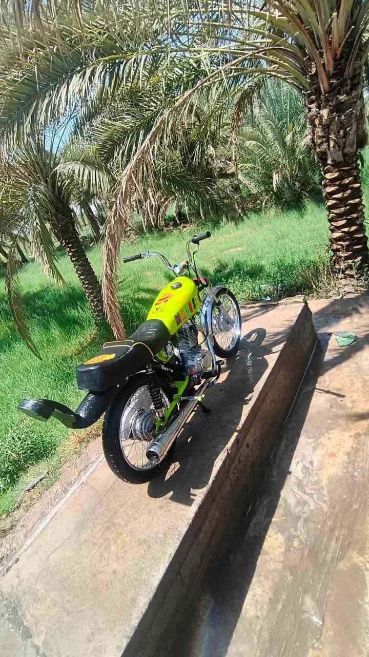 وينه اليدور جديد ومكفول واوراق نامه  شاصي 2023  اوراق وكيل والتعميره كله 24  شلامجه دراجه فول نضافه مرتبه مكينه شلامجه 24 خرسه دراجه متعوب عليه تانكي وكشن تفصال السعر (475)المكان بابل الحمزه الغربي خيكان لاستفسار الاتصال ***********✨✨✨
